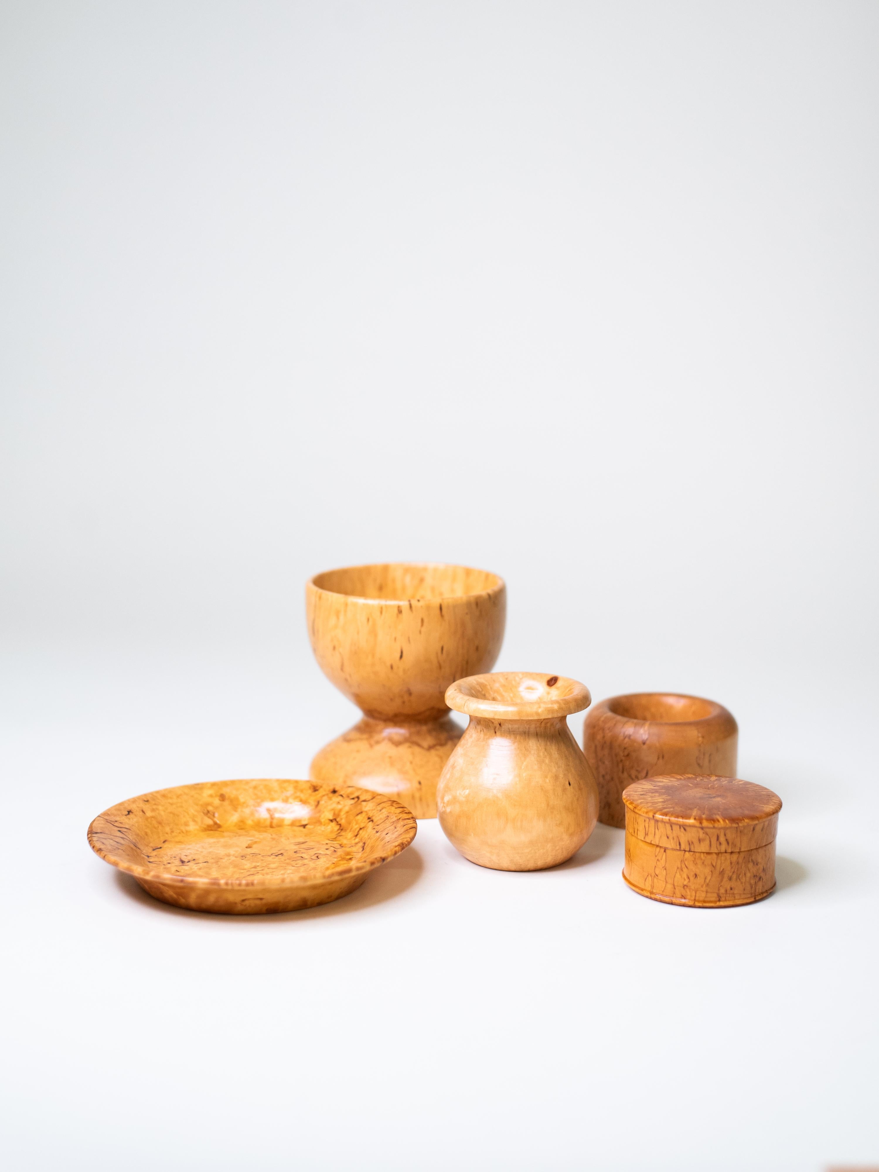 Ensemble de  Vintage Hand-Turned Curly Birch Objects, Finland, Mid-Century (objets tournés à la main en bouleau) en vente 6