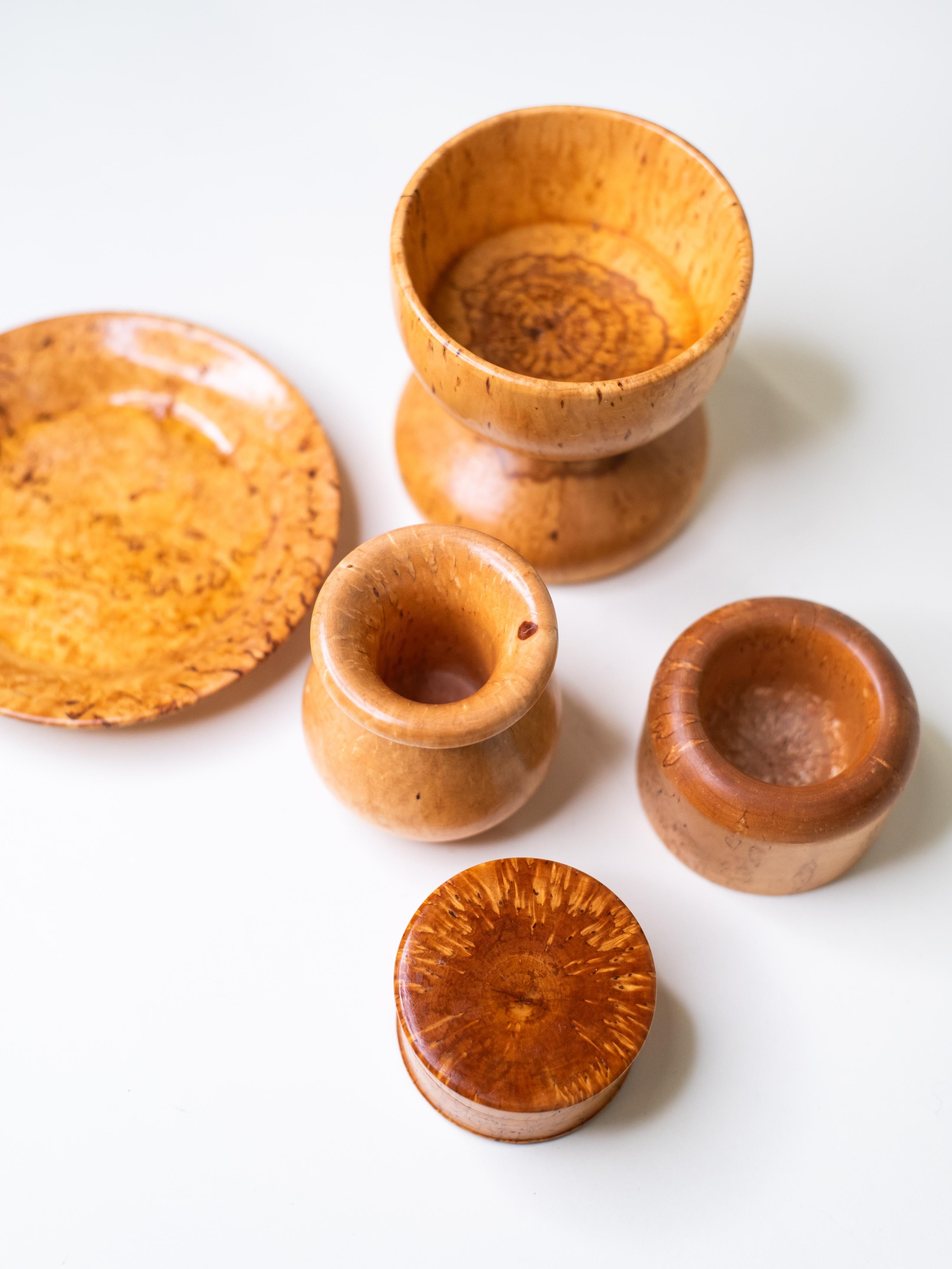 Ensemble de  Vintage Hand-Turned Curly Birch Objects, Finland, Mid-Century (objets tournés à la main en bouleau) en vente 7