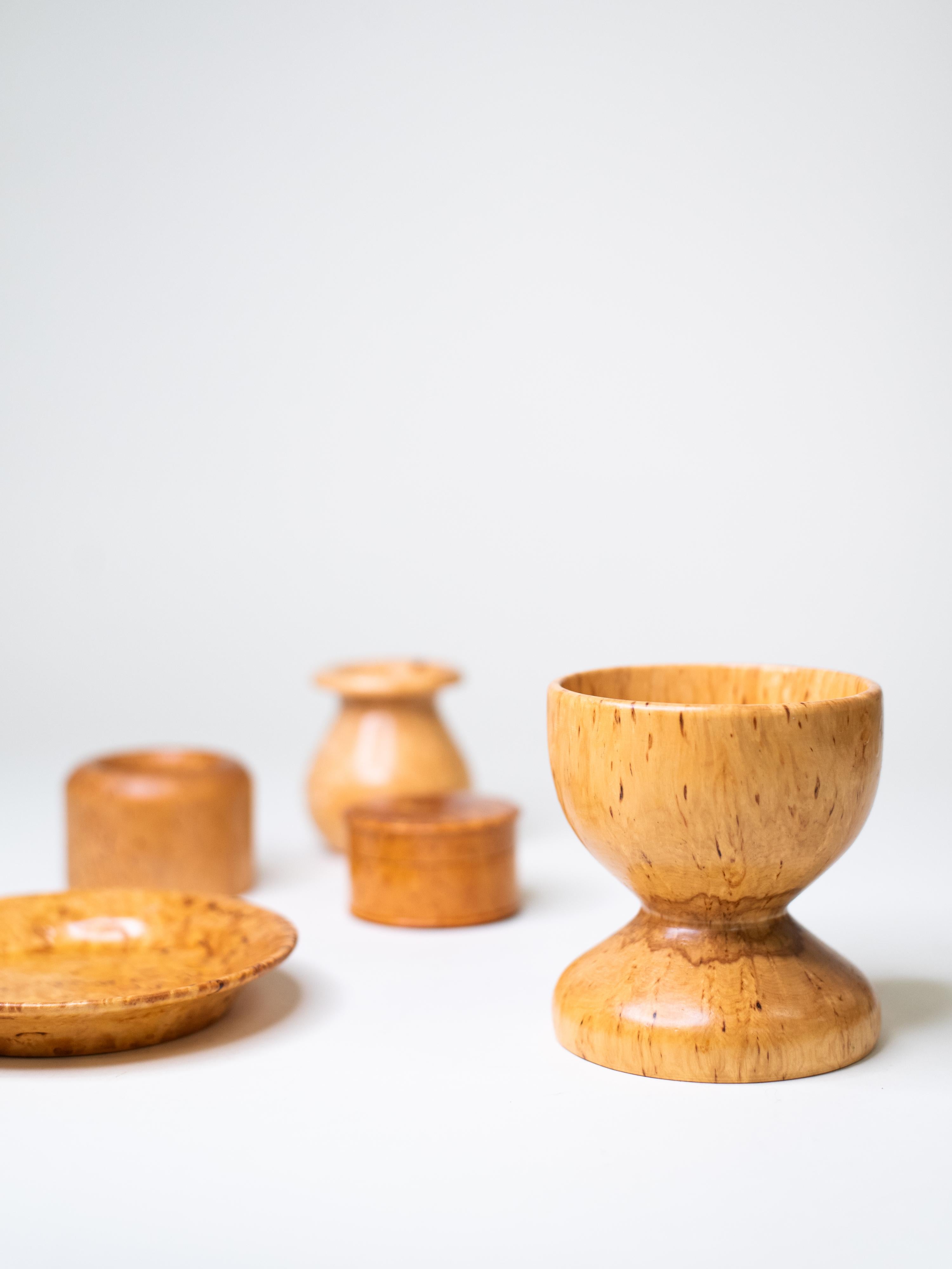 Ensemble de  Vintage Hand-Turned Curly Birch Objects, Finland, Mid-Century (objets tournés à la main en bouleau) en vente 10