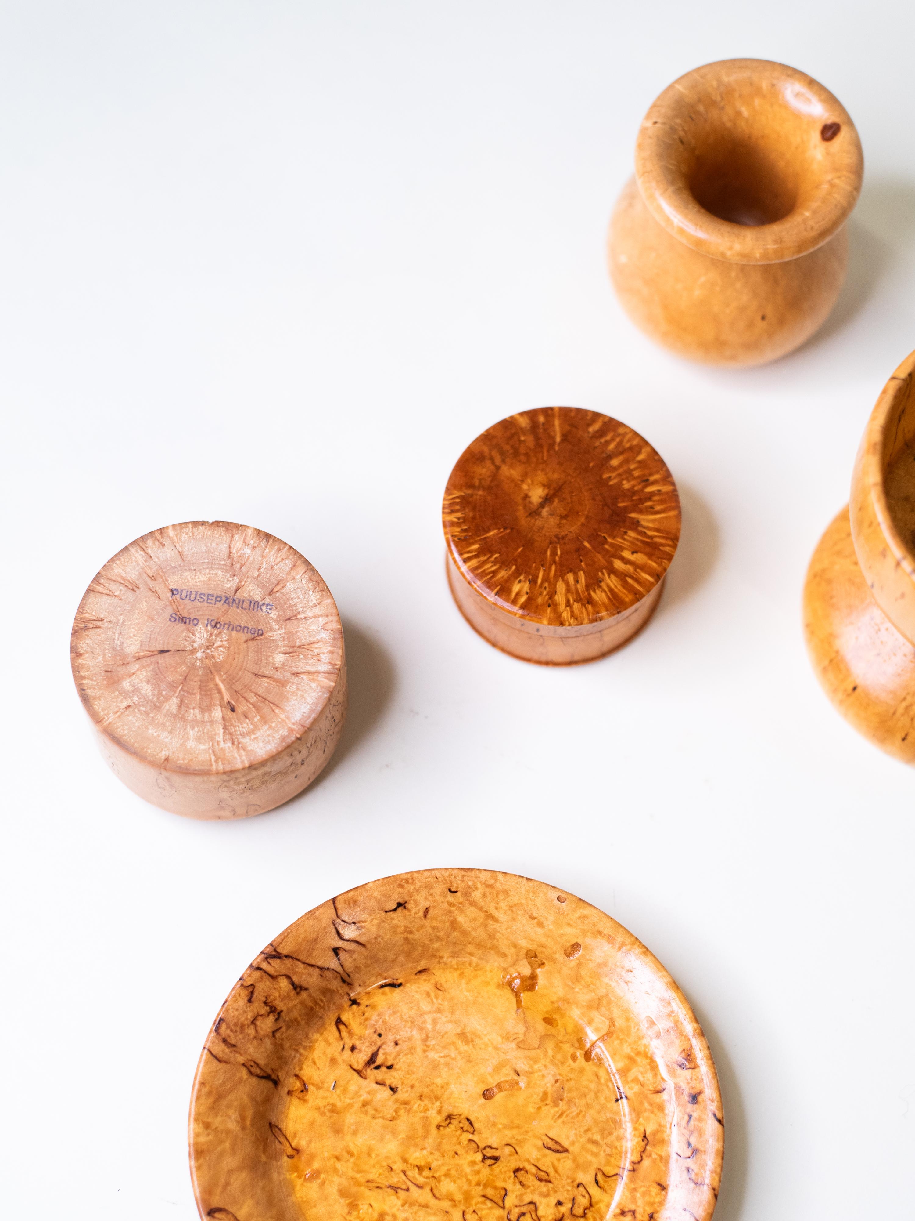 Ensemble de  Vintage Hand-Turned Curly Birch Objects, Finland, Mid-Century (objets tournés à la main en bouleau) en vente 11