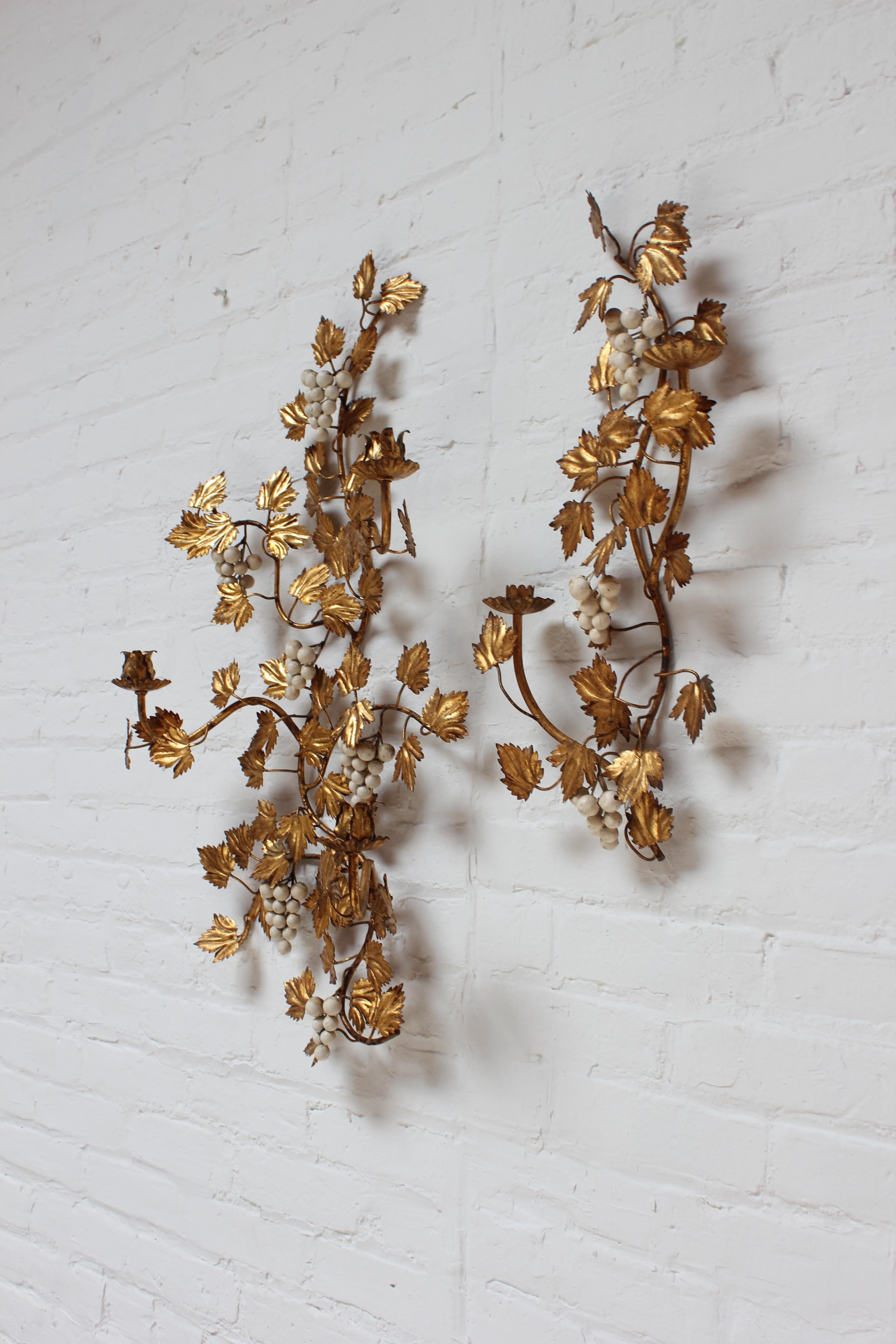 Set of Vintage Italian Gilt Tole Grapeleaf Sconces / Candleholders In Good Condition For Sale In Brooklyn, NY