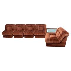 Ensemble de cinq fauteuils modulaires et table basse italiens en velours vintage, années 1970