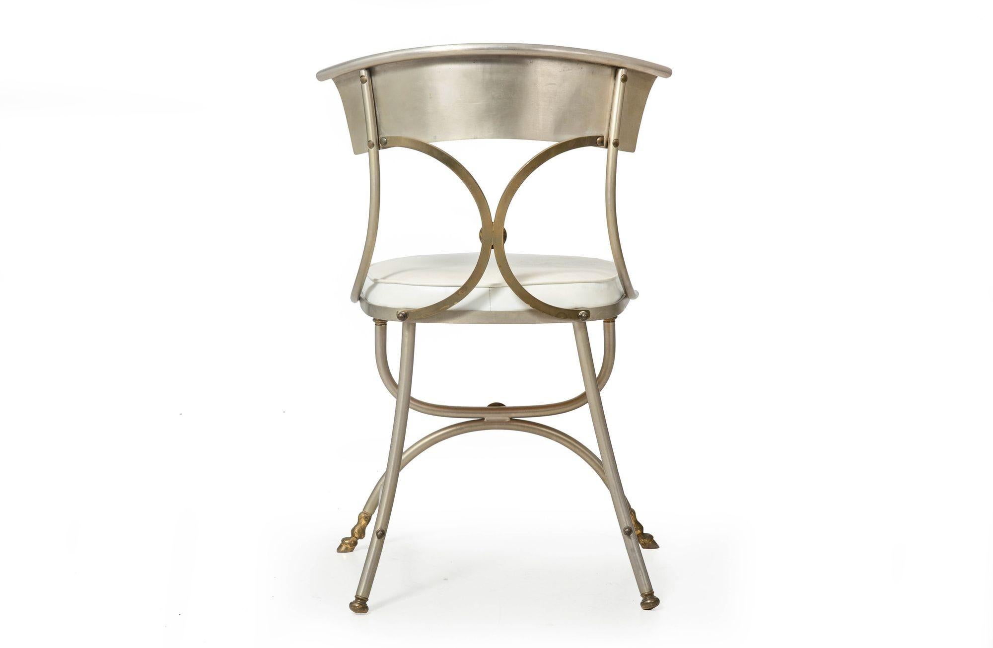 Ensemble de chaises de salle à manger en acier et laiton du milieu du siècle, probablement Maison Jansen en vente 11