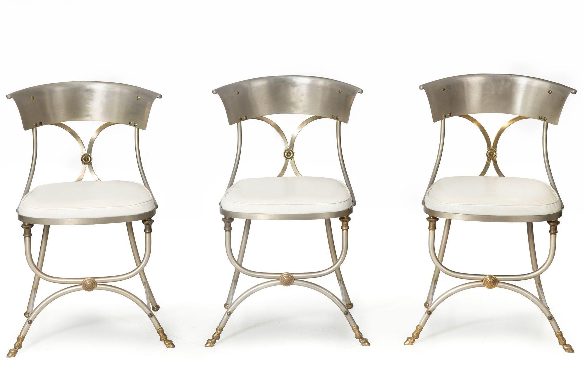 ENSEMBLE DE QUATRE CHAISES DE SALLE À MANGER MODERNISTES ITALIENNES EN ACIER BROSSÉ ET LAITON

Manière de Maison Maison
Italie, vers 1960
Marqué sous les sabots 