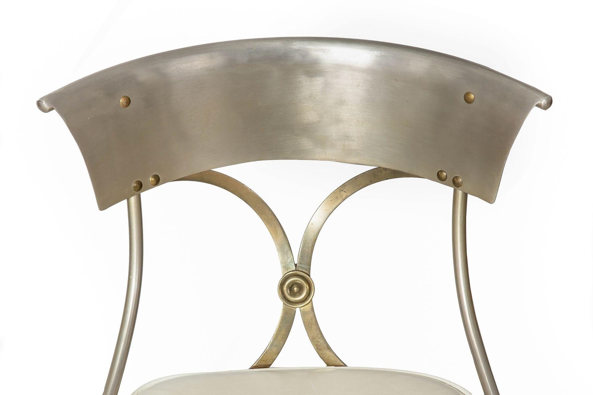 Ensemble de chaises de salle à manger en acier et laiton du milieu du siècle, probablement Maison Jansen Bon état - En vente à Shippensburg, PA