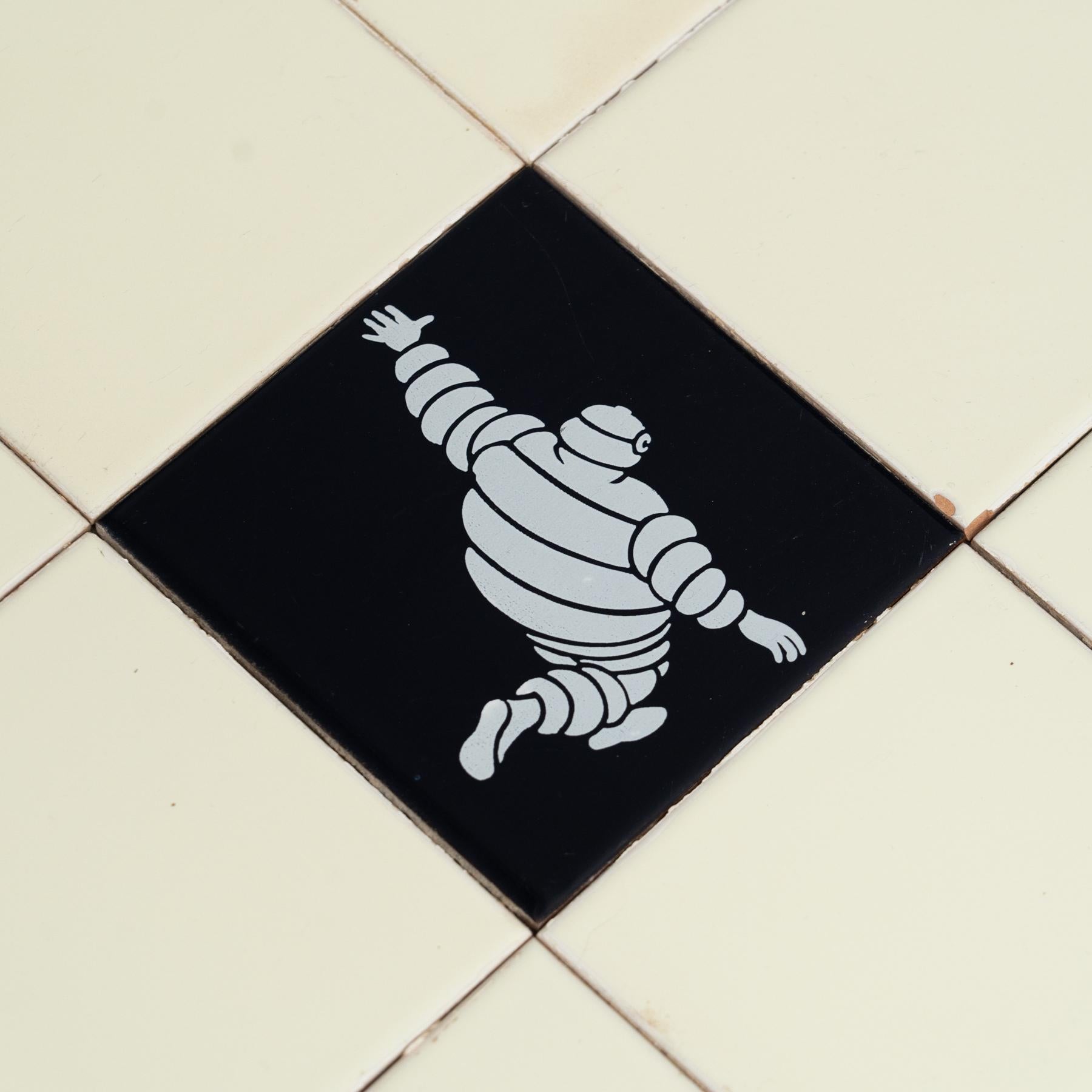 Ensemble de tuiles vintage de Michelin Man, circa 1960 en vente 3