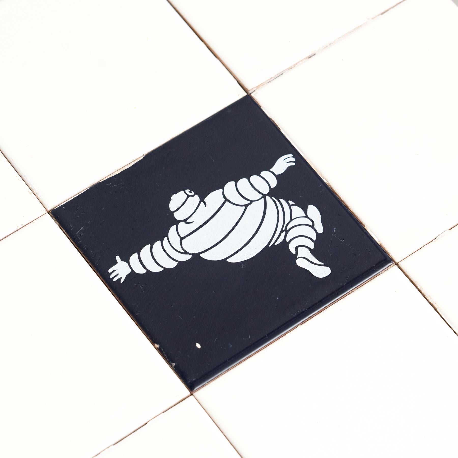 Juego de baldosas vintage Michelin Man, hacia 1960 mediados del siglo XX en venta