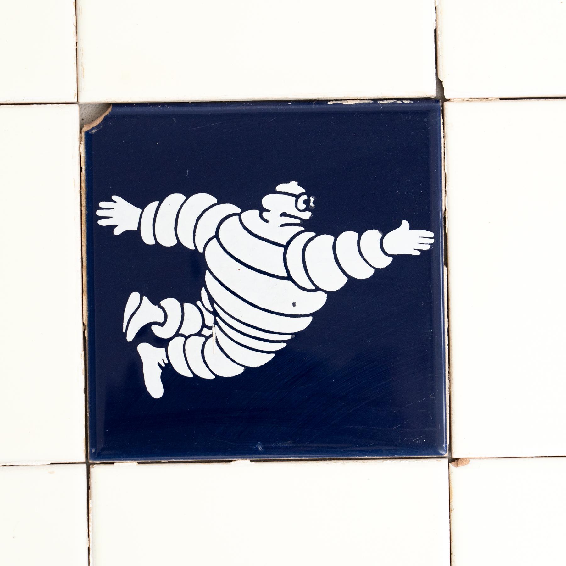 Ensemble de tuiles vintage de Michelin Man, circa 1960 en vente 1