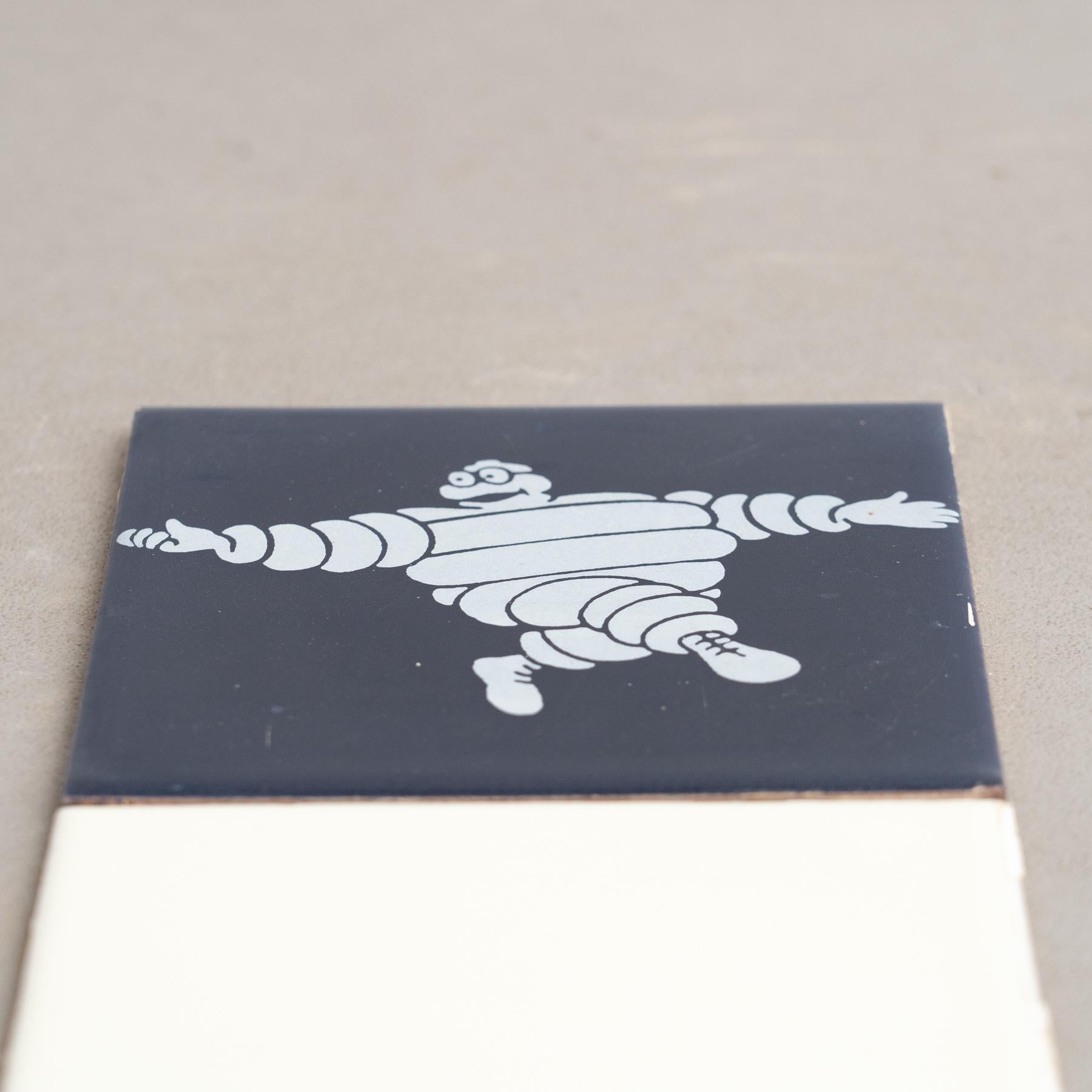 Juego de baldosas vintage Michelin Man, hacia 1960 en venta 1