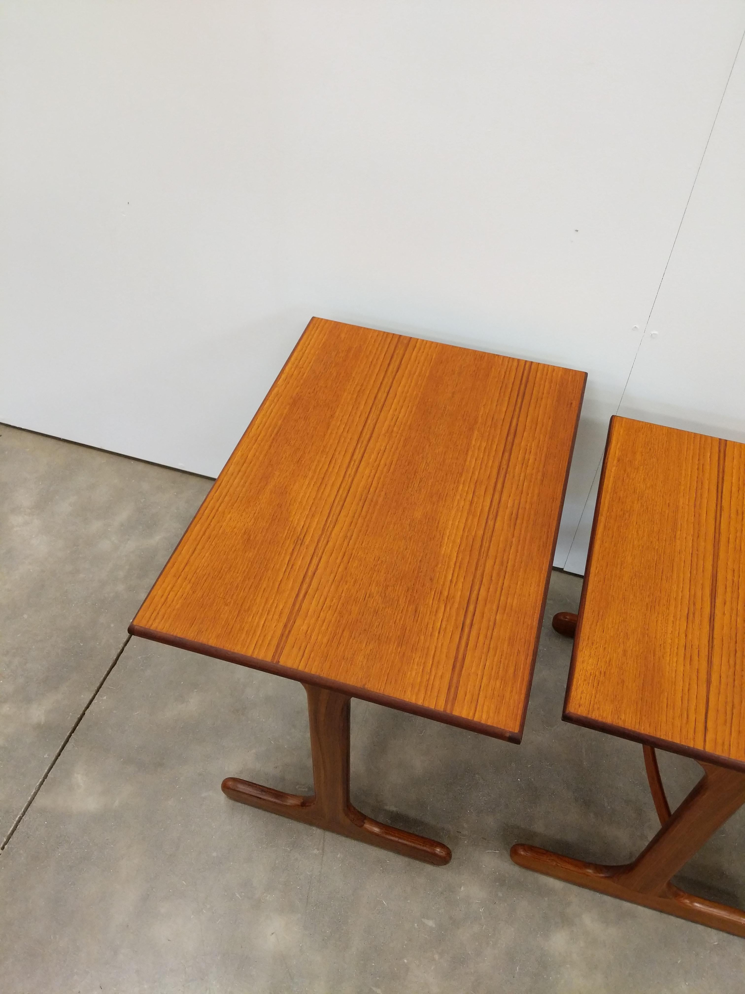 Juego de mesas nido vintage de teca modernas de mediados de siglo by G Plan siglo XX en venta