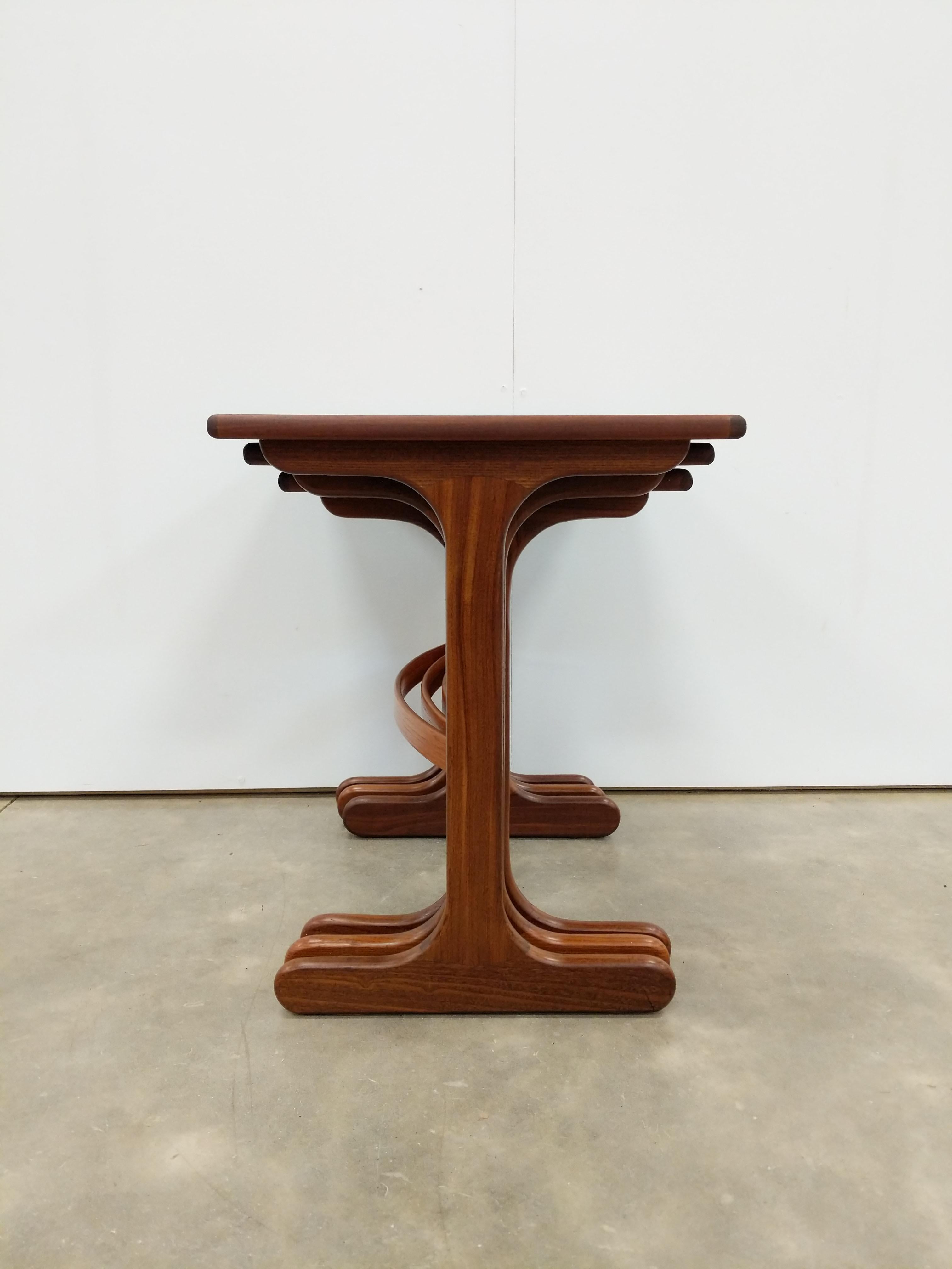 Juego de mesas nido vintage de teca modernas de mediados de siglo by G Plan Teca en venta