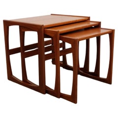 Juego de mesas nido vintage de teca modernas de mediados de siglo by G Plan