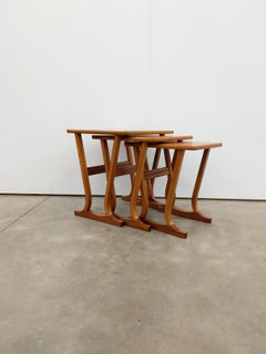 Satz von Vintage Mid Century Modern Teakholz Nisttische von Parker Knoll