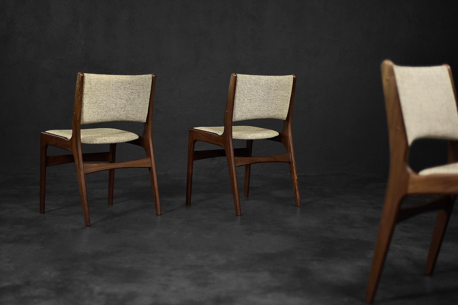 Set di 4 sedie vintage di metà secolo in teak scandinavo moderno Model 89 di Erik Buch in vendita 9