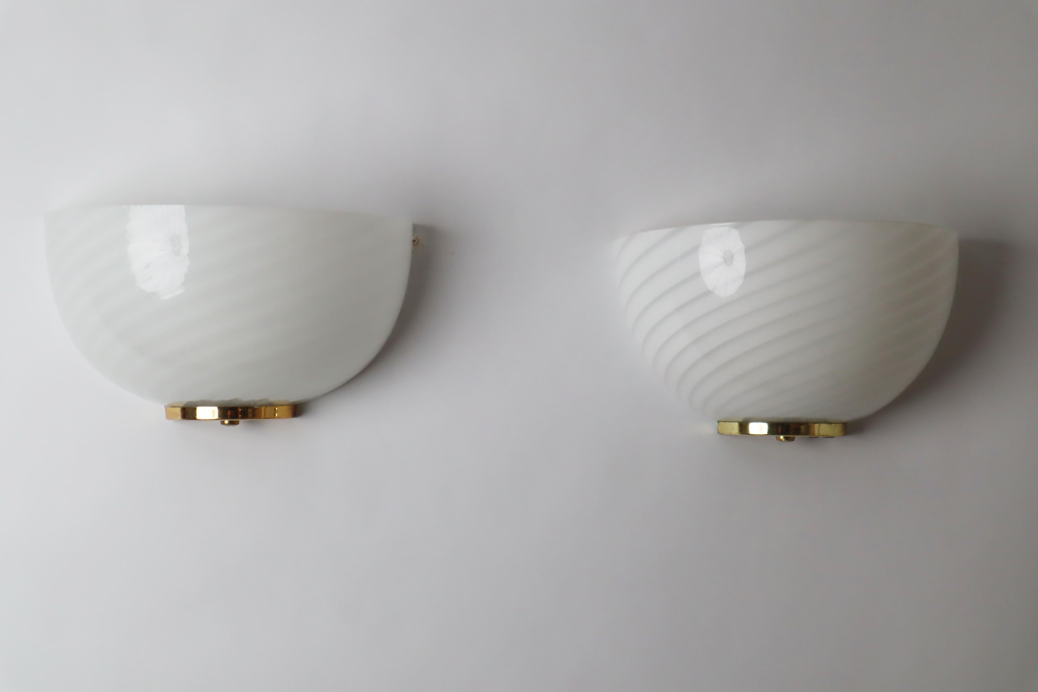 Satz weißer Murano-Wandleuchten im Vintage-Stil, Italien 1980er Jahre (Hollywood Regency) im Angebot