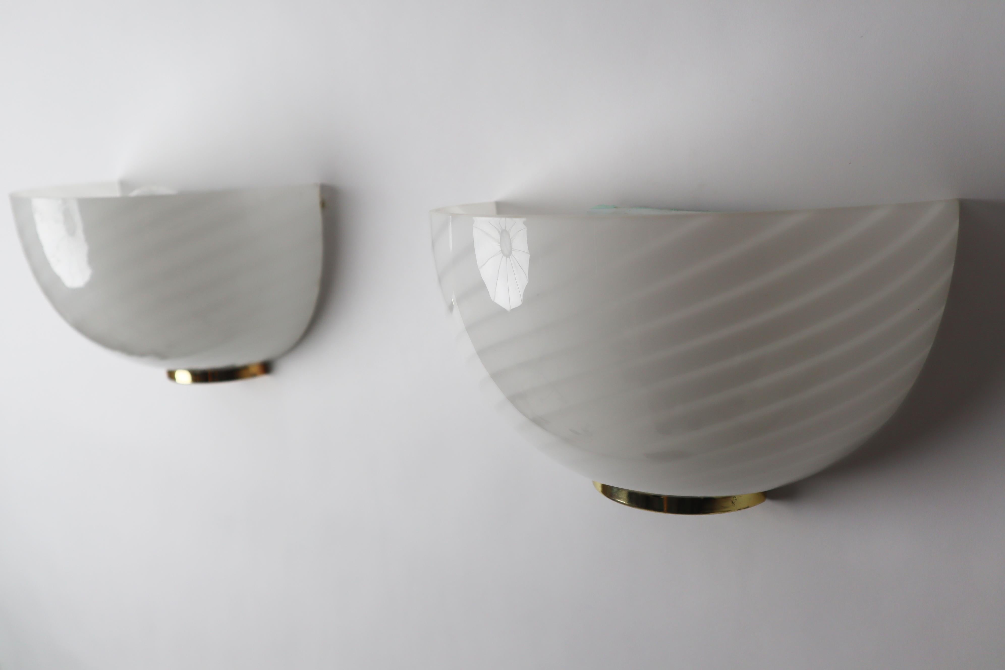 Satz weißer Murano-Wandleuchten im Vintage-Stil, Italien 1980er Jahre (Ende des 20. Jahrhunderts) im Angebot