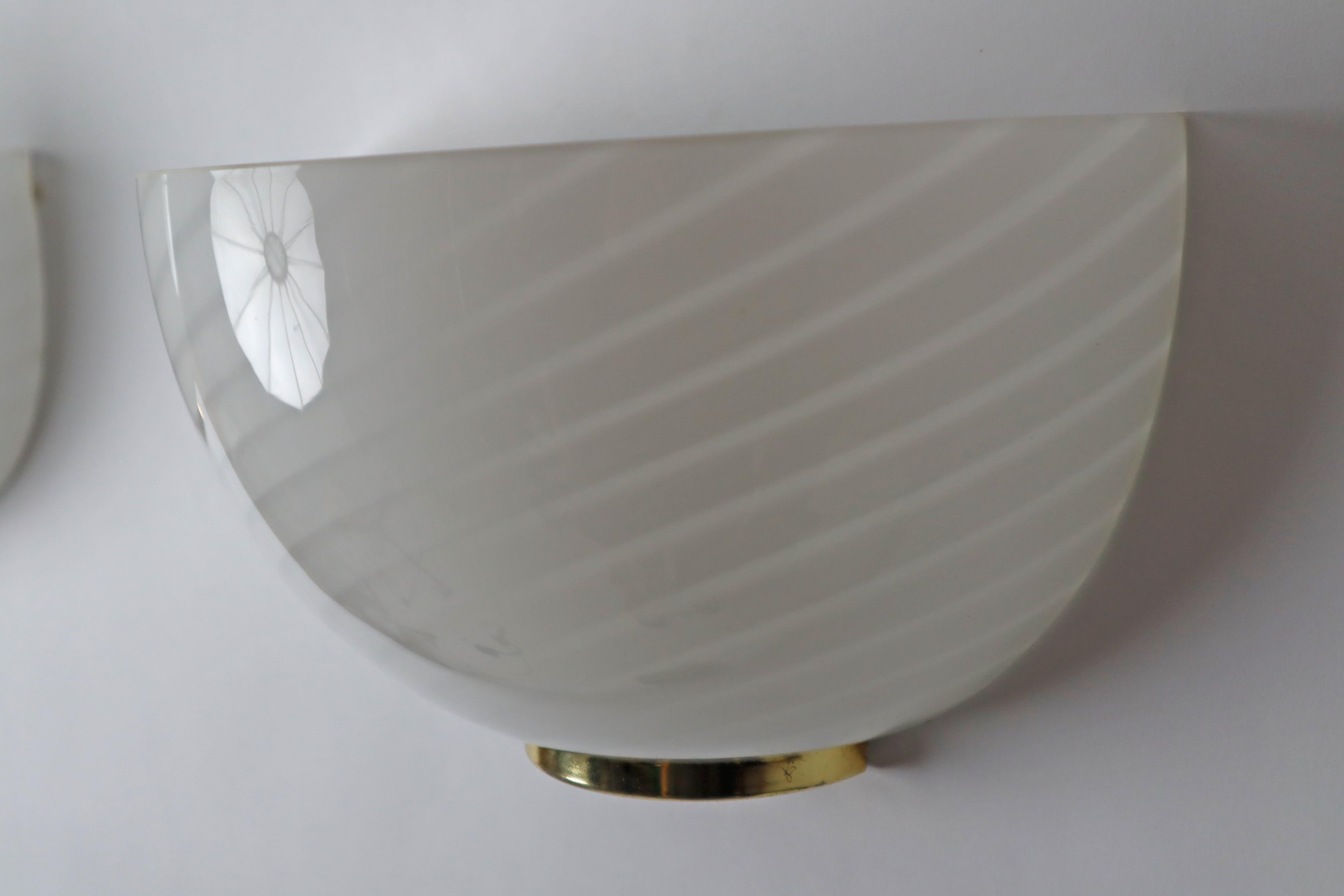 Satz weißer Murano-Wandleuchten im Vintage-Stil, Italien 1980er Jahre im Angebot 1