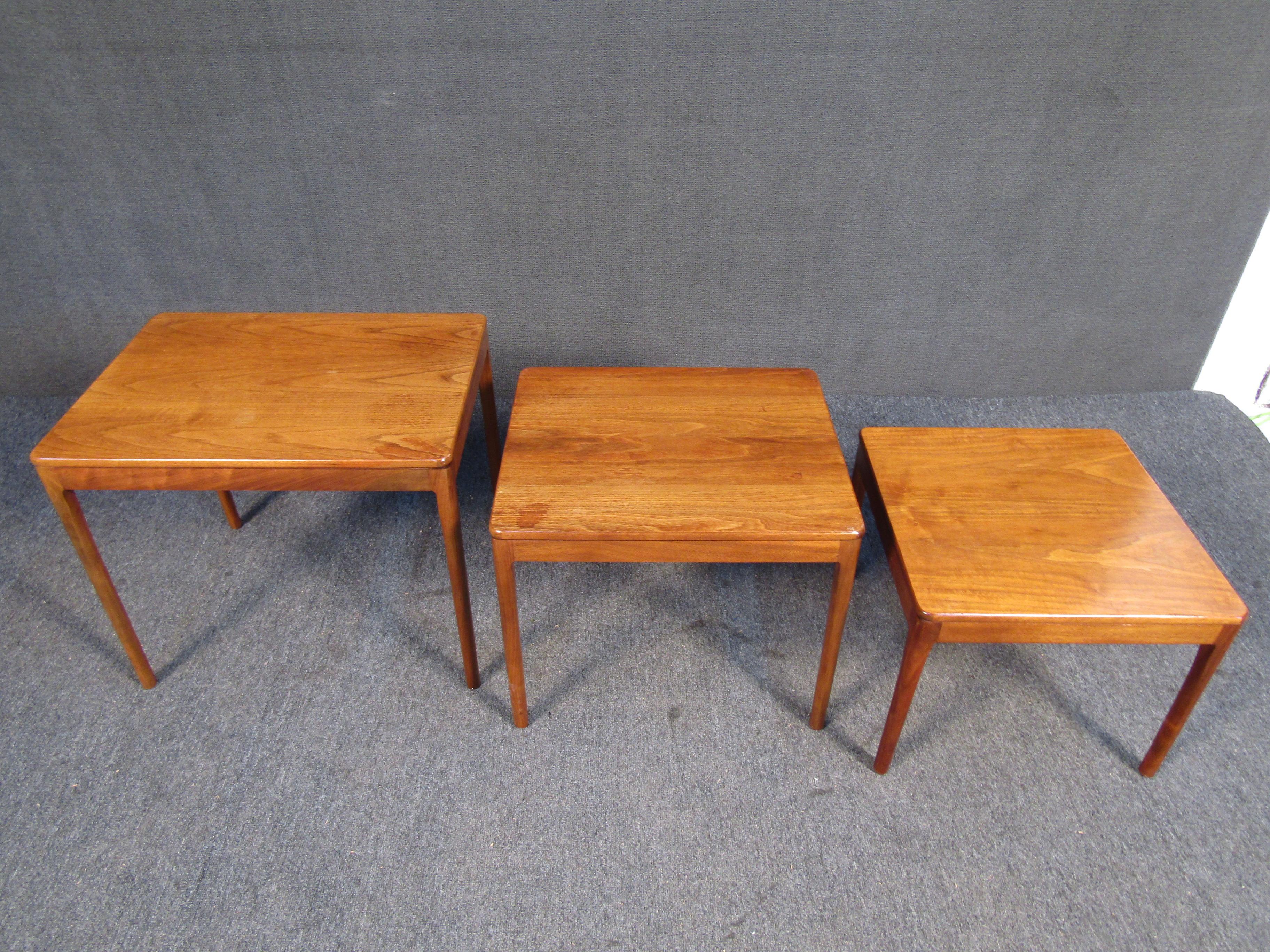 Mid-Century Modern Set of Vintage Nesting Tables by Drexel For Sale