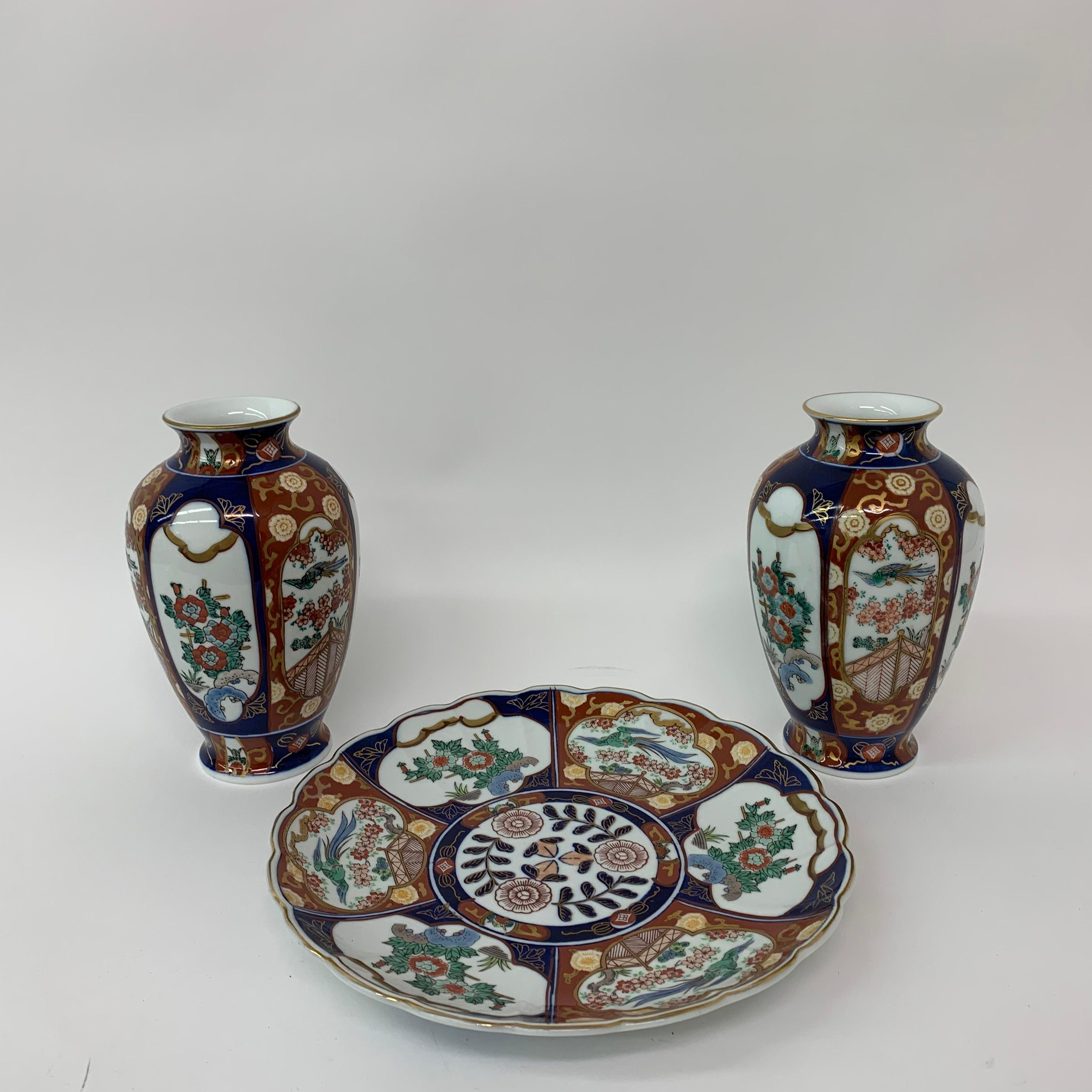 Japonisme Set of Vintage Plate and 2 Vases in Gold Imari Hand Painted, Japan 1980s For Sale