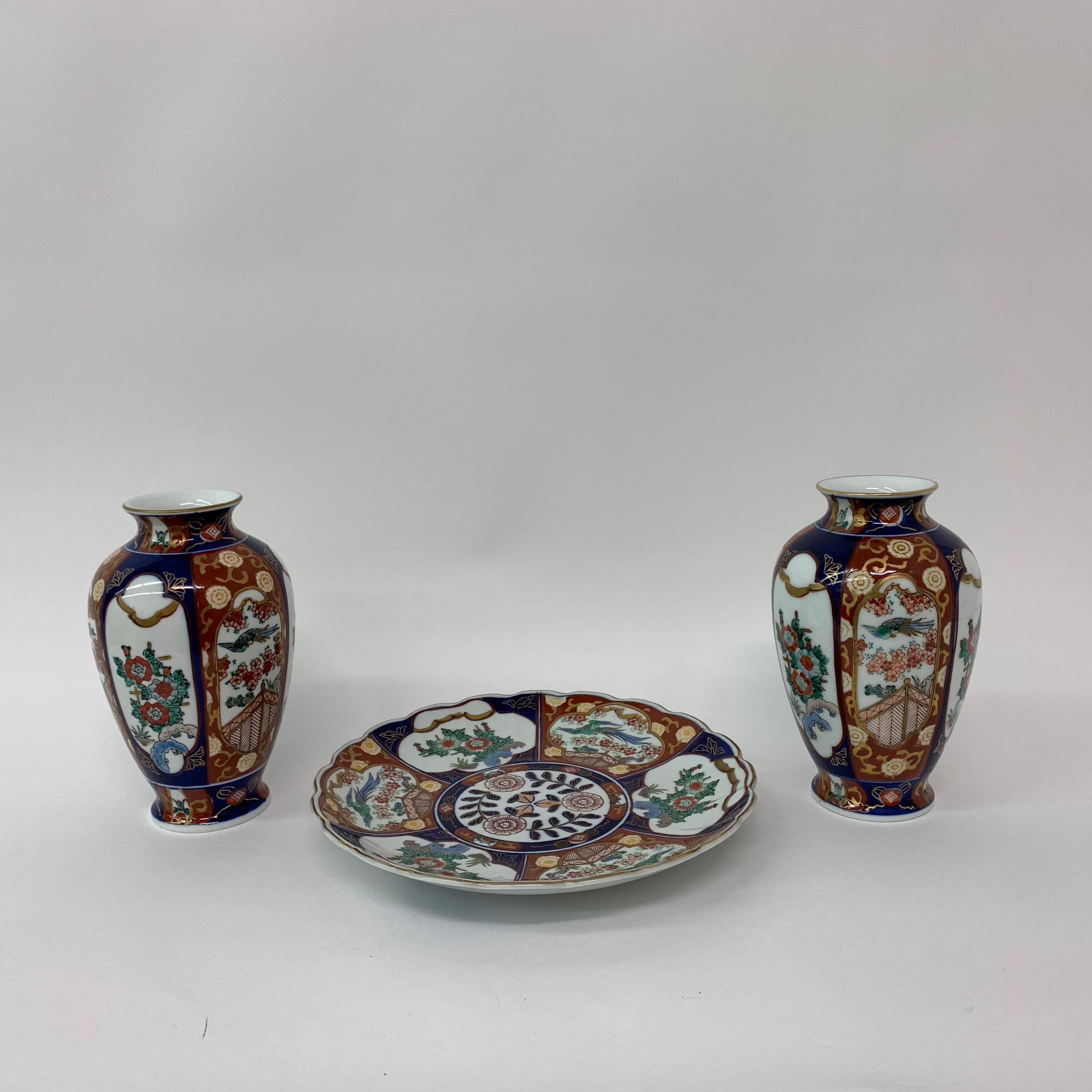 Late 20th Century Set of Vintage Plate and 2 Vases in Gold Imari Hand Painted, Japan 1980s For Sale