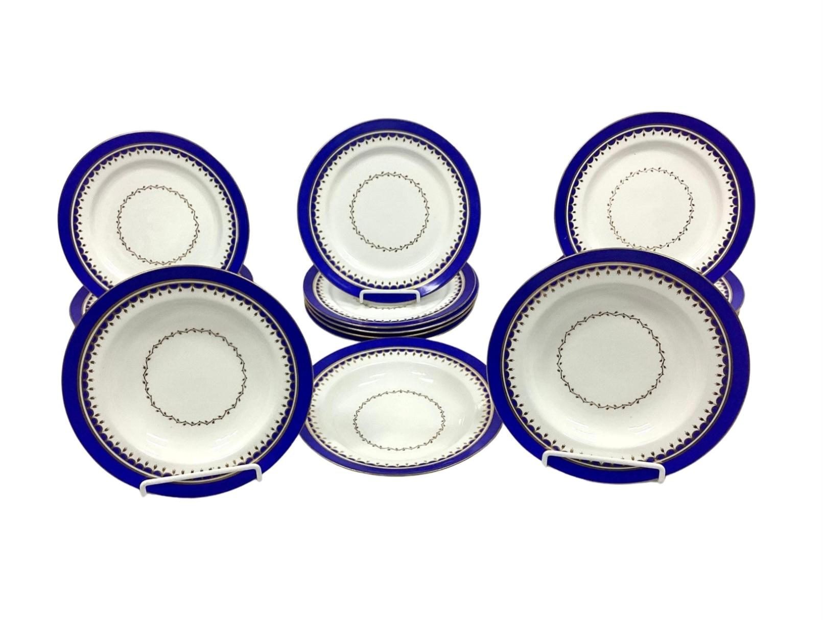 Ensemble d'assiettes plates et bols en porcelaine vintage, début du 20ème siècle en vente 5