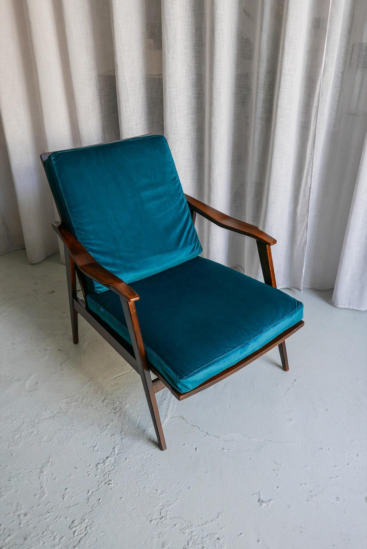 Offered for sale today is a beautiful and rare pair of reclining lounge chairs in teak, with freshly upholstered cushions in petrol green/blue velvet. Anonymous, yet extremely refined in the design and details, they date back to the 1960s and are of