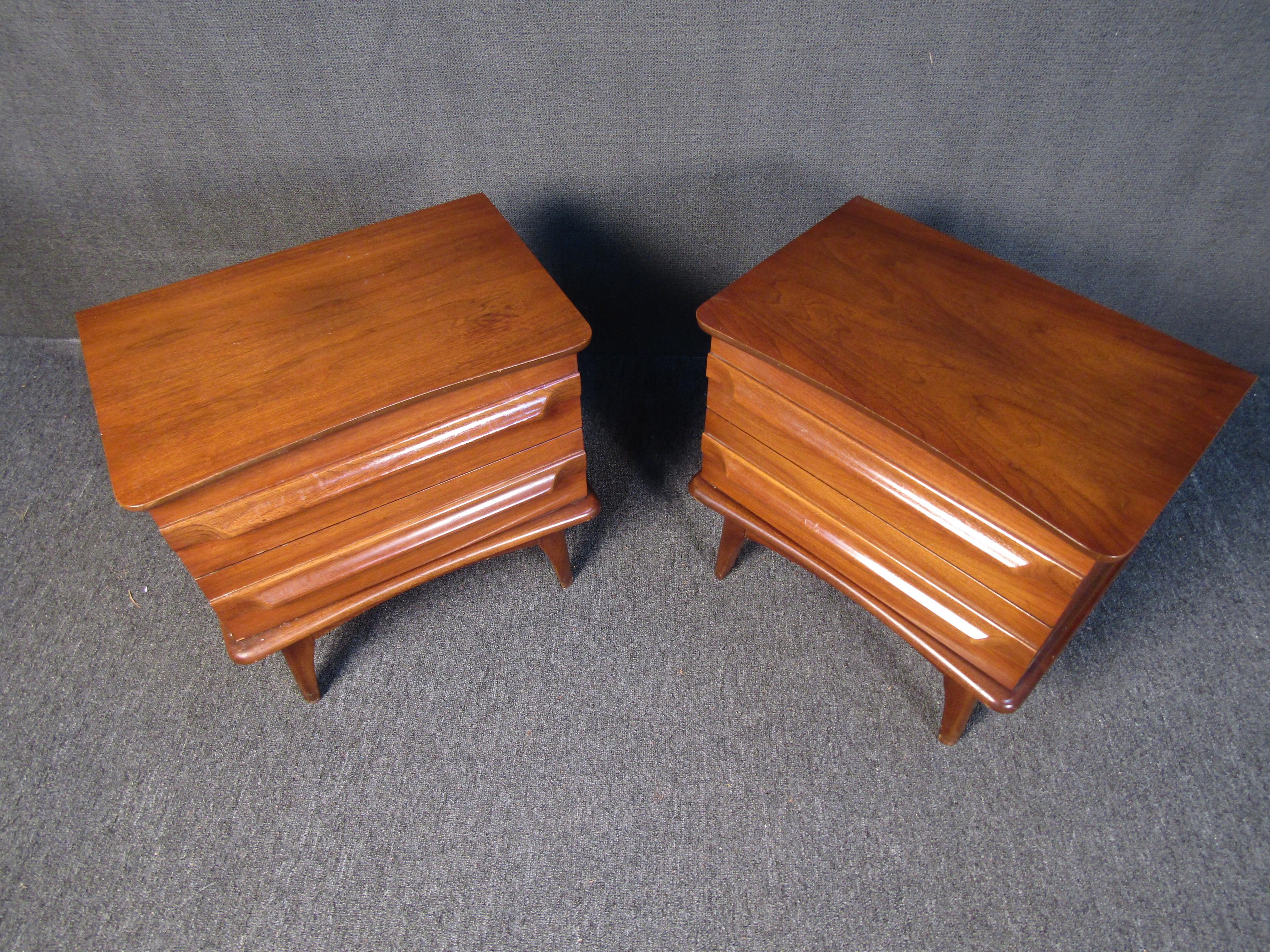 A set of sturdy vintage nightstands that feature an attractive walnut wood grain and tapered legs. This set is a sure way to add class and character to any bedroom with its timeless Mid-Century Modern design. 
Please confirm the item location (NY or