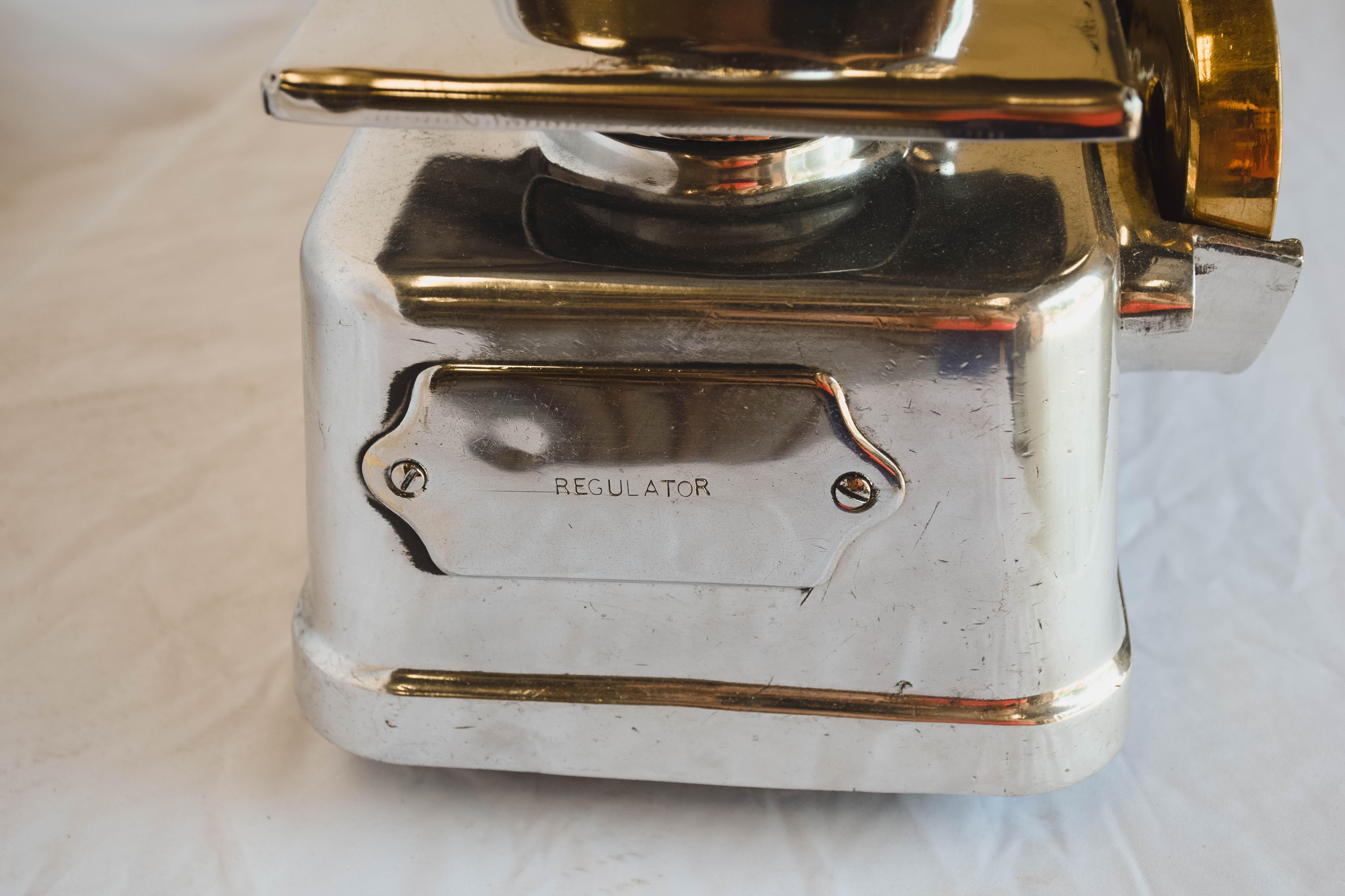 Set of Vintage Weighing Scales Made by Vandome & Hart Ltd In Good Condition In Houston, TX