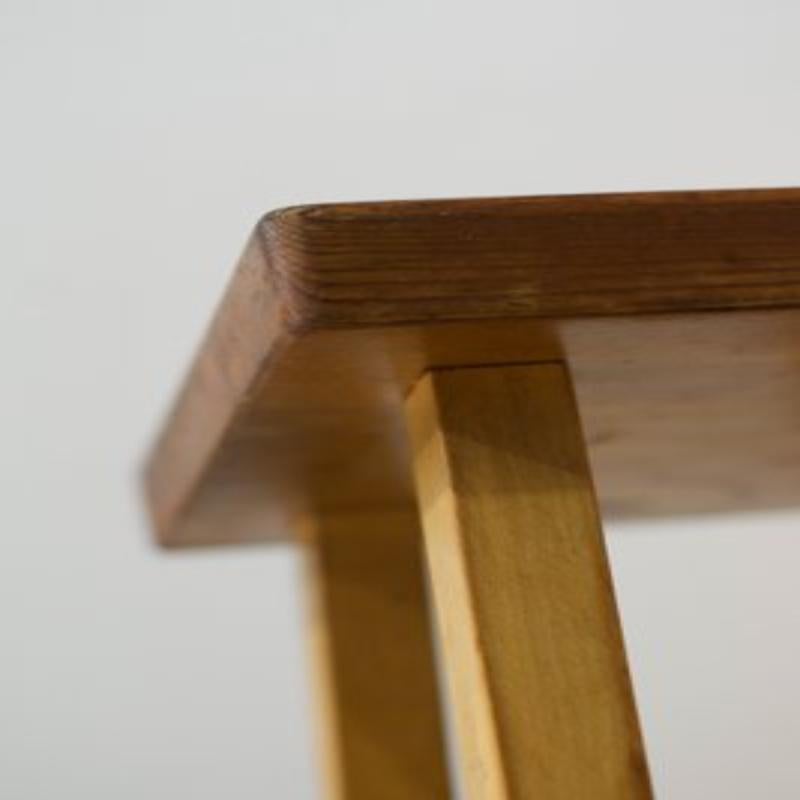 Ensemble de tabourets en bois Vintage par Charlotte Perriand pour Les Arcs, 1960s en vente 8