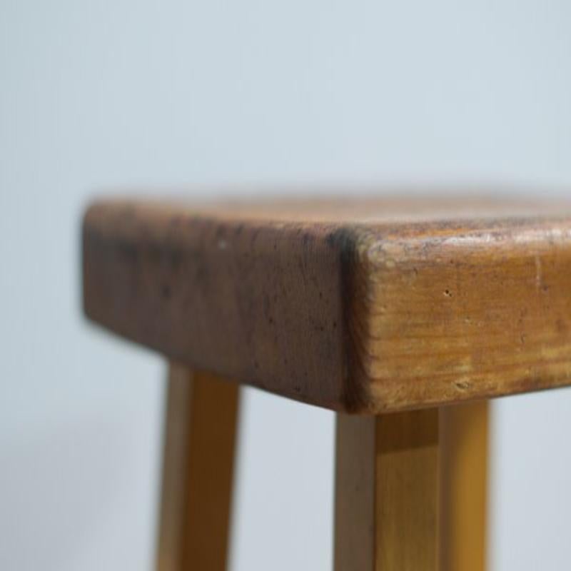 Ensemble de tabourets en bois Vintage par Charlotte Perriand pour Les Arcs, 1960s en vente 9