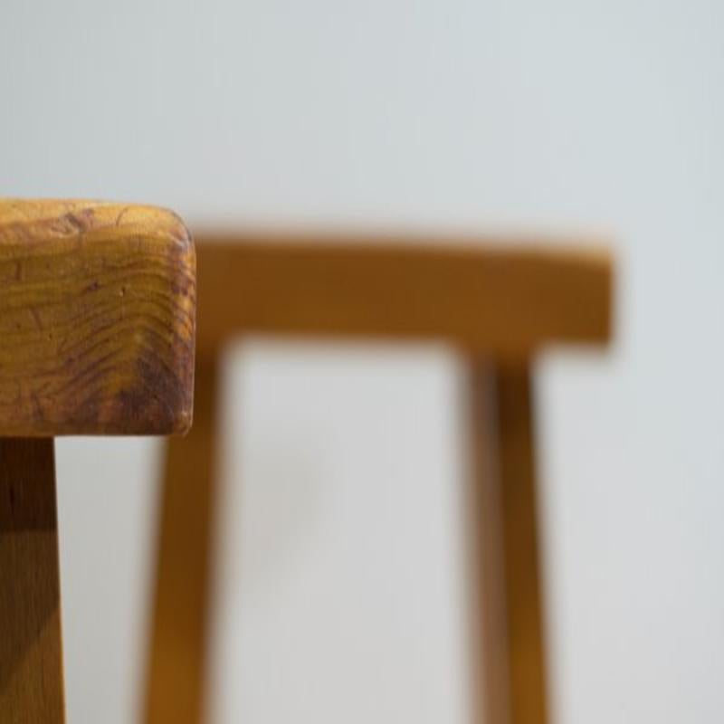 Pin Ensemble de tabourets en bois Vintage par Charlotte Perriand pour Les Arcs, 1960s en vente
