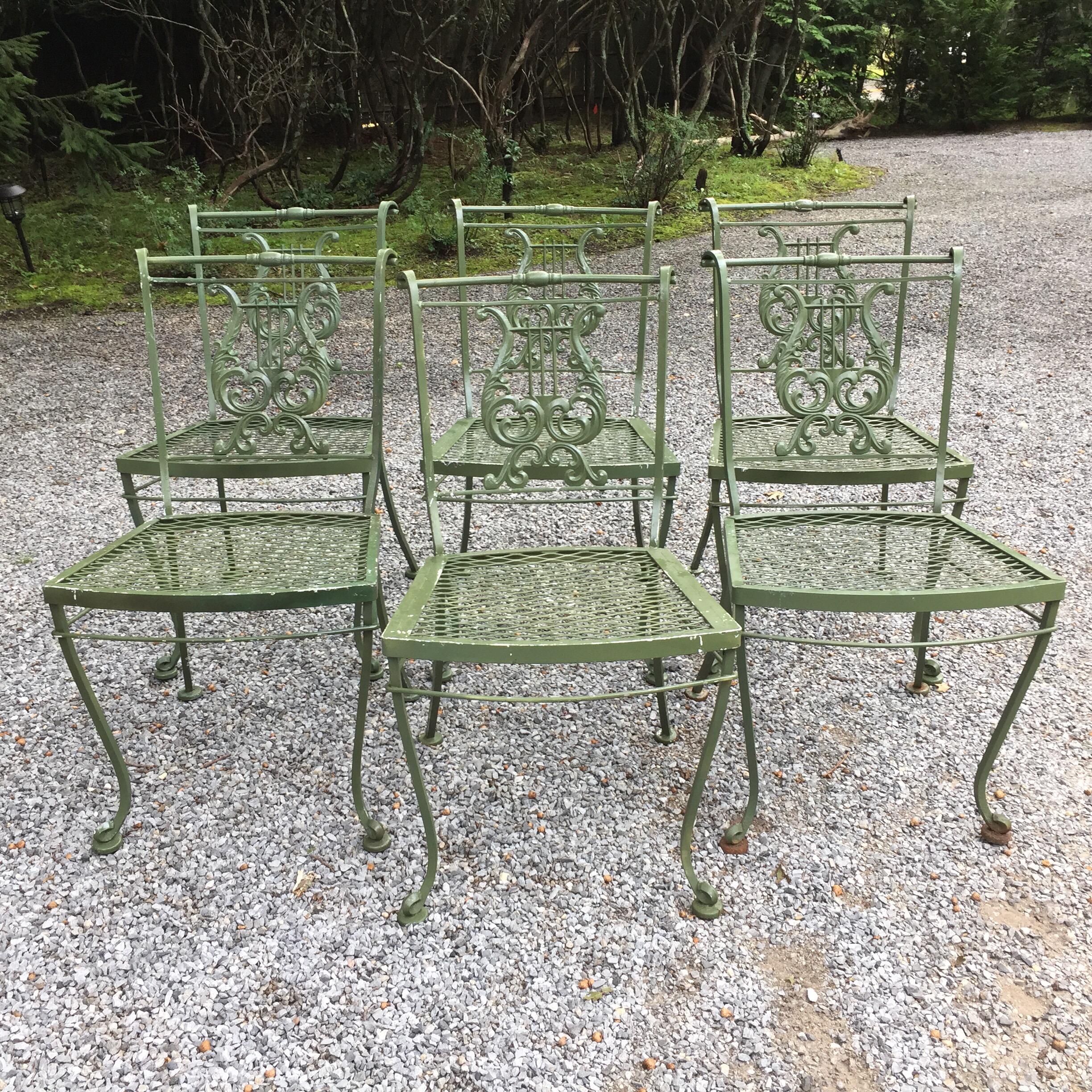 Beautiful 1960s garden chairs in wrought iron. The chairs with graceful form and details, with a lyre back design. A Set of six chairs,
The dimensions are: 31.5