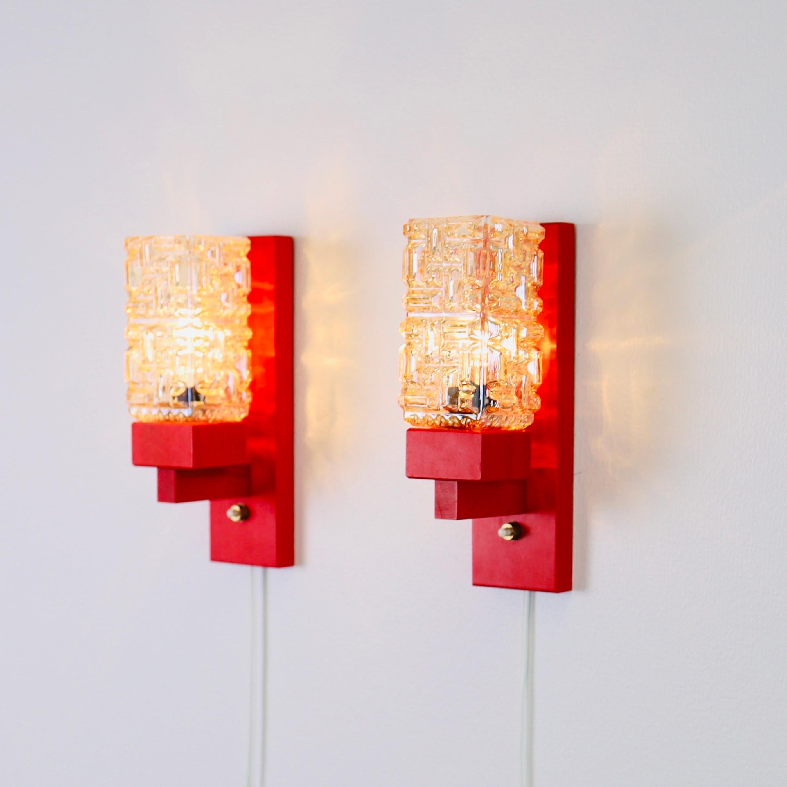 Set of 'Vitrika' Wall Lamps in Red stained wood & Amber Glass, Denmark, 1970s For Sale 2