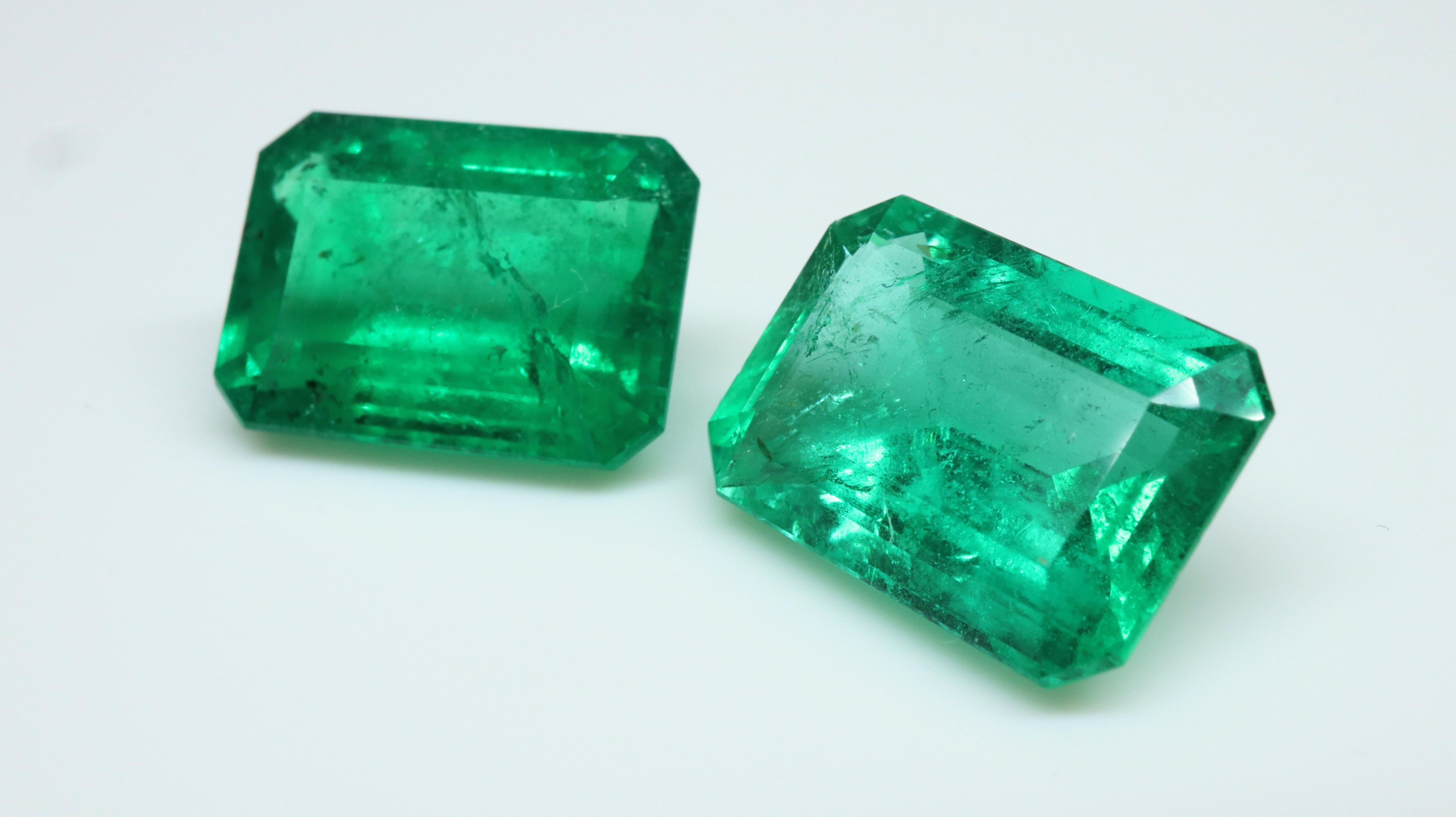 A beautiful set of two Emerald with excellent color, crystal, and saturation.

Details and description:
Dimensions: 9.53x6.87x4.29 // 9.70x6.90x4.41mm
Weight: 4.22ct
Color:  Intense to Vivid Green 
Treatment: Oil

Emeralds are naturally porous and