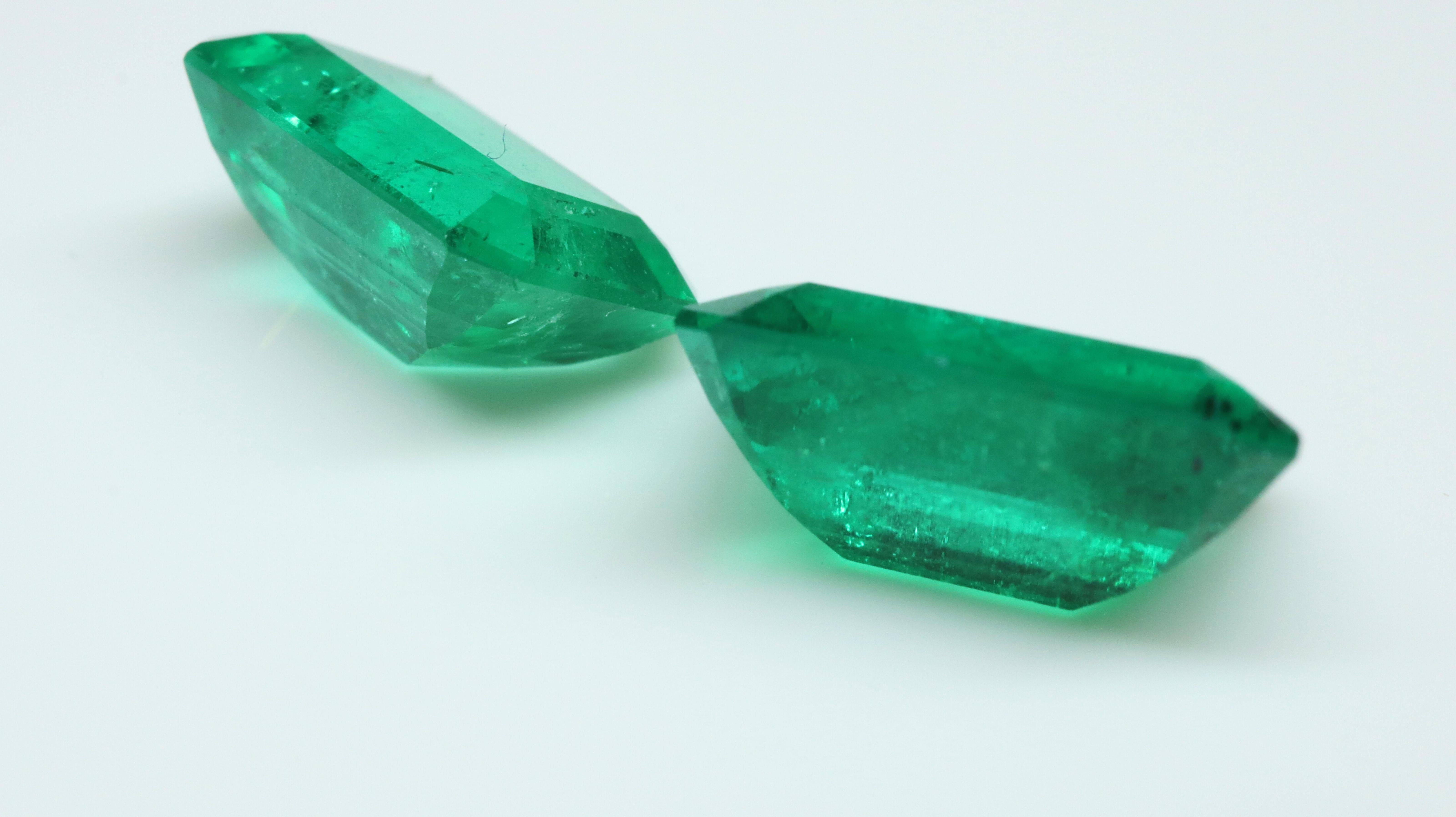 Set of Vivid Emeralds ca.10x7 4.22ct In New Condition For Sale In Antwerpen, BE