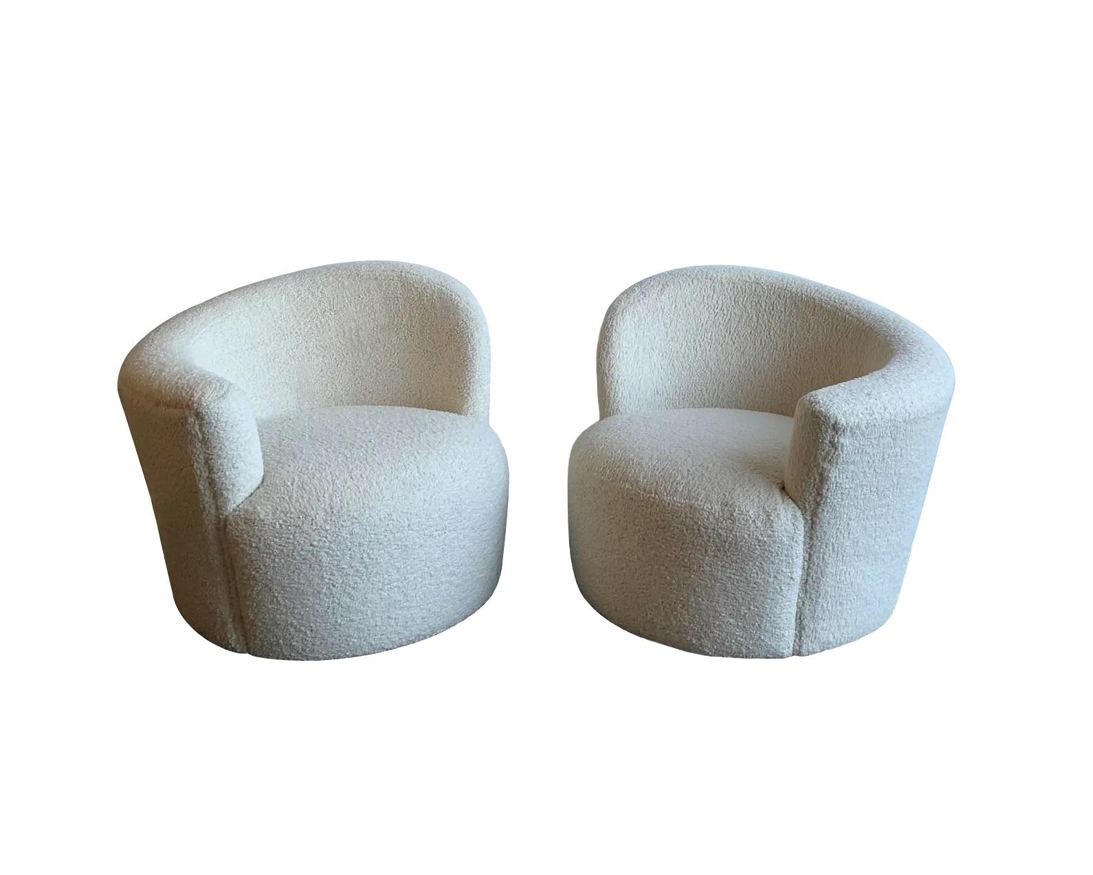 Un rêve de moderniste ! Nous vous proposons une superbe paire de chaises nautiles restaurées, produites par Vladimir Kagan, l'un des designers les plus célèbres et les plus influents du XXe siècle aux États-Unis. La silhouette du nautile illustre