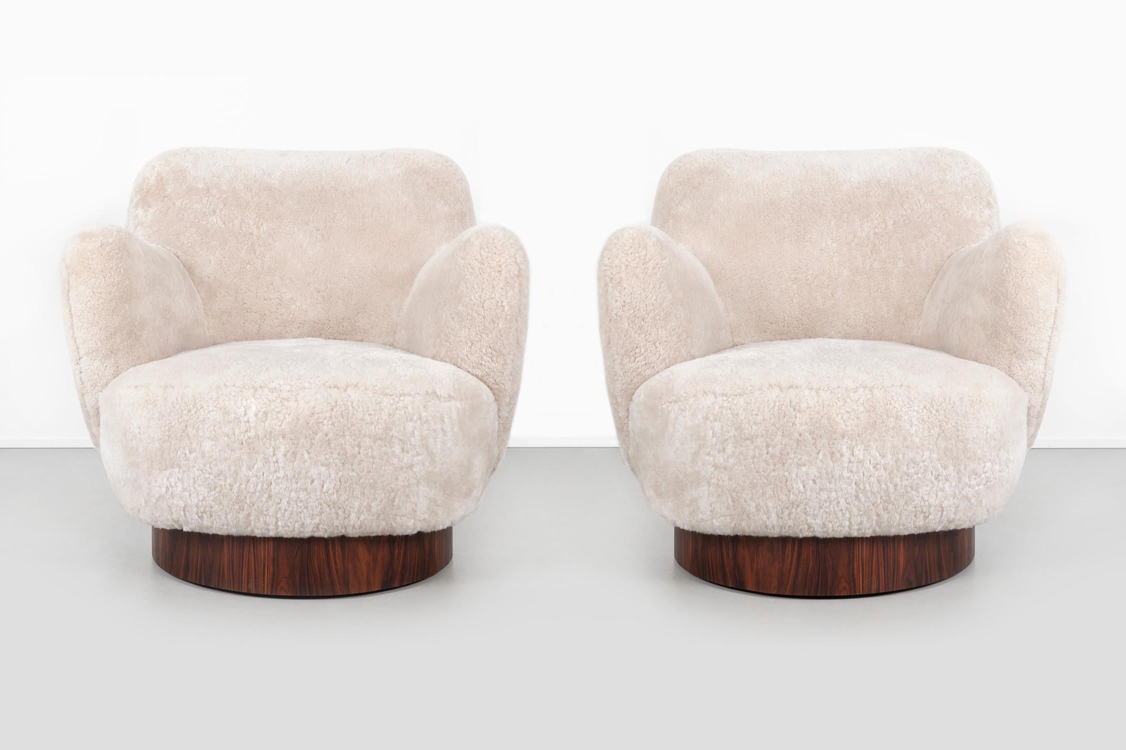 Set of two swivel chairs 

Designed by Vladimir Kagan

USA, circa 1970s

Reupholstered in shearling + rosewood

Measures: 28 ½” H x 32 ¼” W x 29“ D x 15“ seat height

Sold as a set or individually.

  