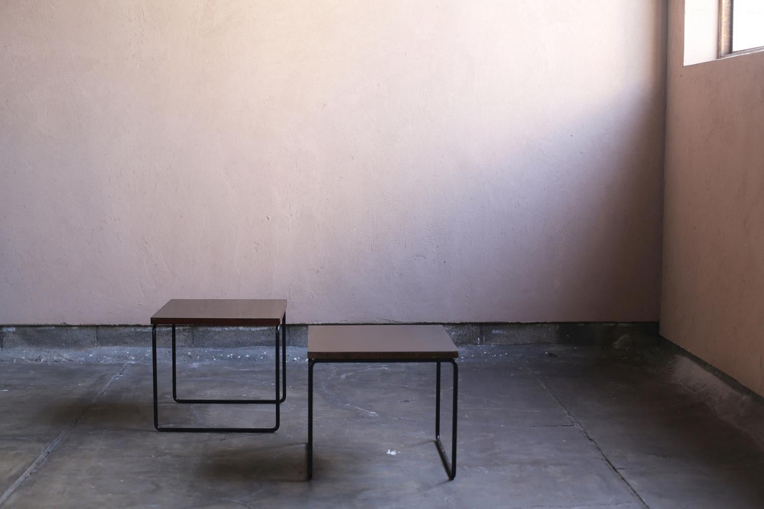French Set of ‘VOLANTE’ Side Tables for Steiner by Pierre Guariche For Sale