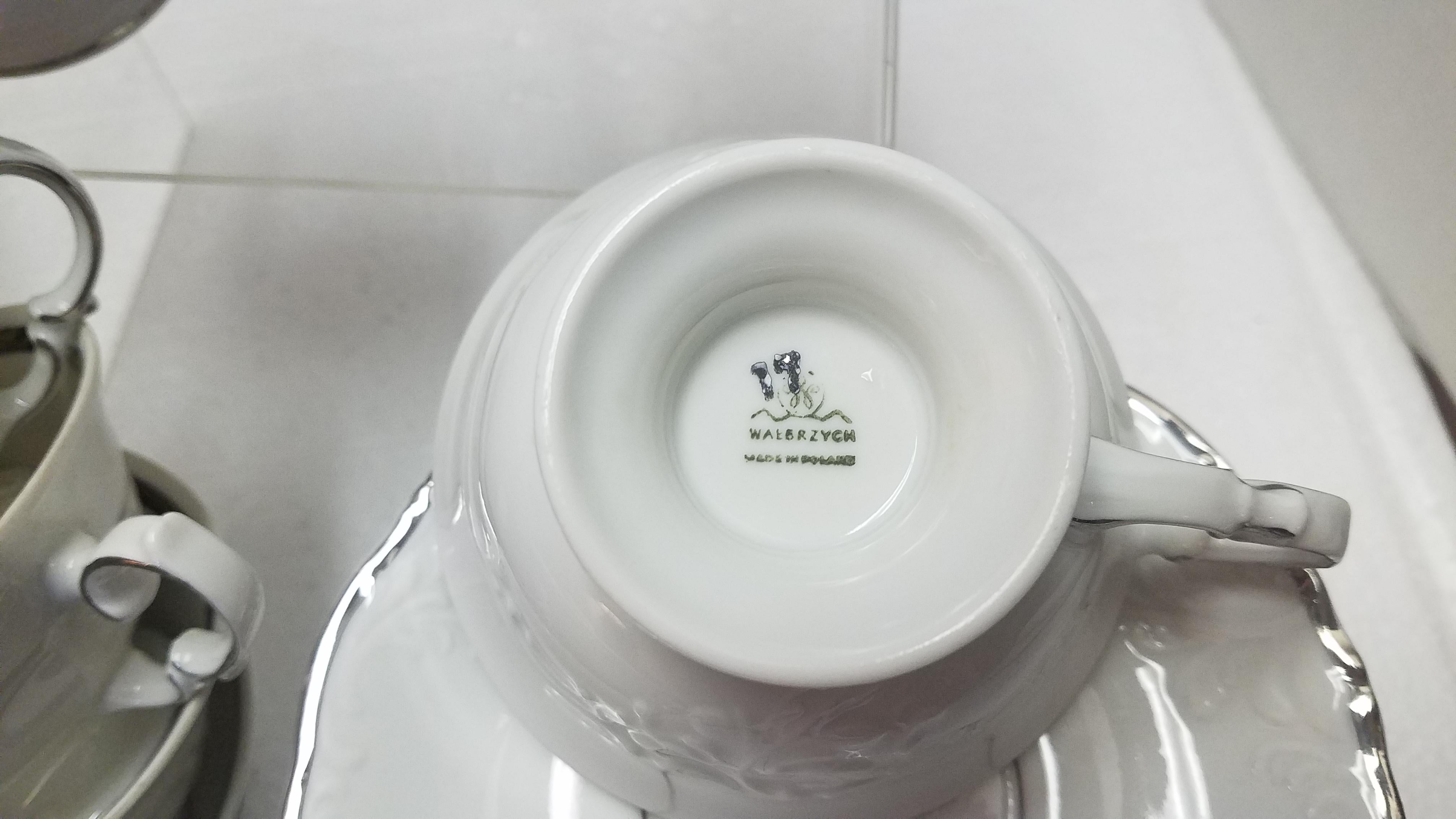 Set of Walbrzych Dinnerware, 66 Pieces In Good Condition For Sale In Livingston, NJ