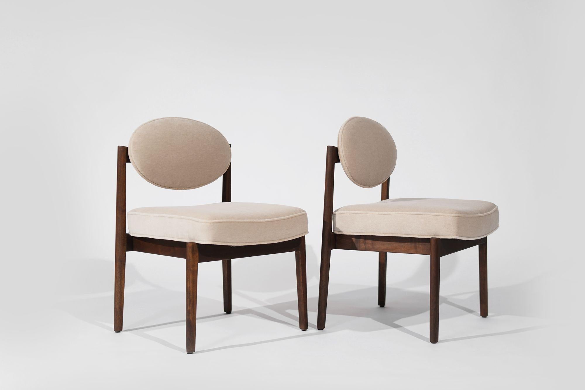 Mid-Century Modern Set of Walnut Side Chairs by Jens Risom in Natural Mohair, C. 1950s For Sale