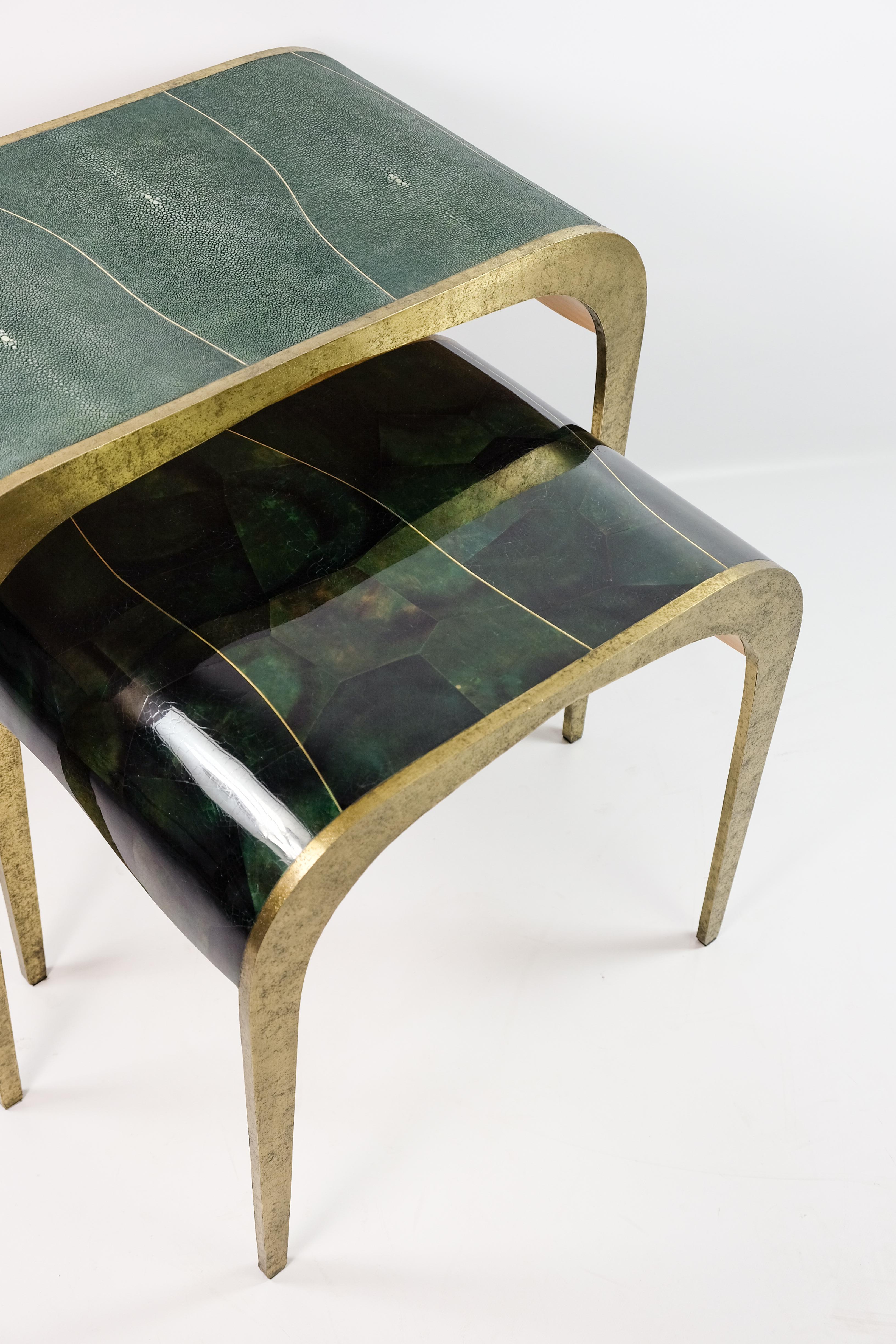 Set of Waterfall Nesting Tables in Shagreen and Hammered Brass by Ginger Brown In New Condition For Sale In Bourguebus, FR
