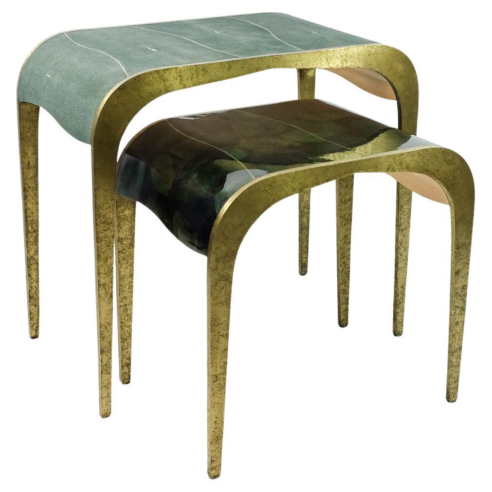 Set von Wasserfall-Stapeltischen aus Chagrinleder und gehämmertem Messing von Ginger Brown