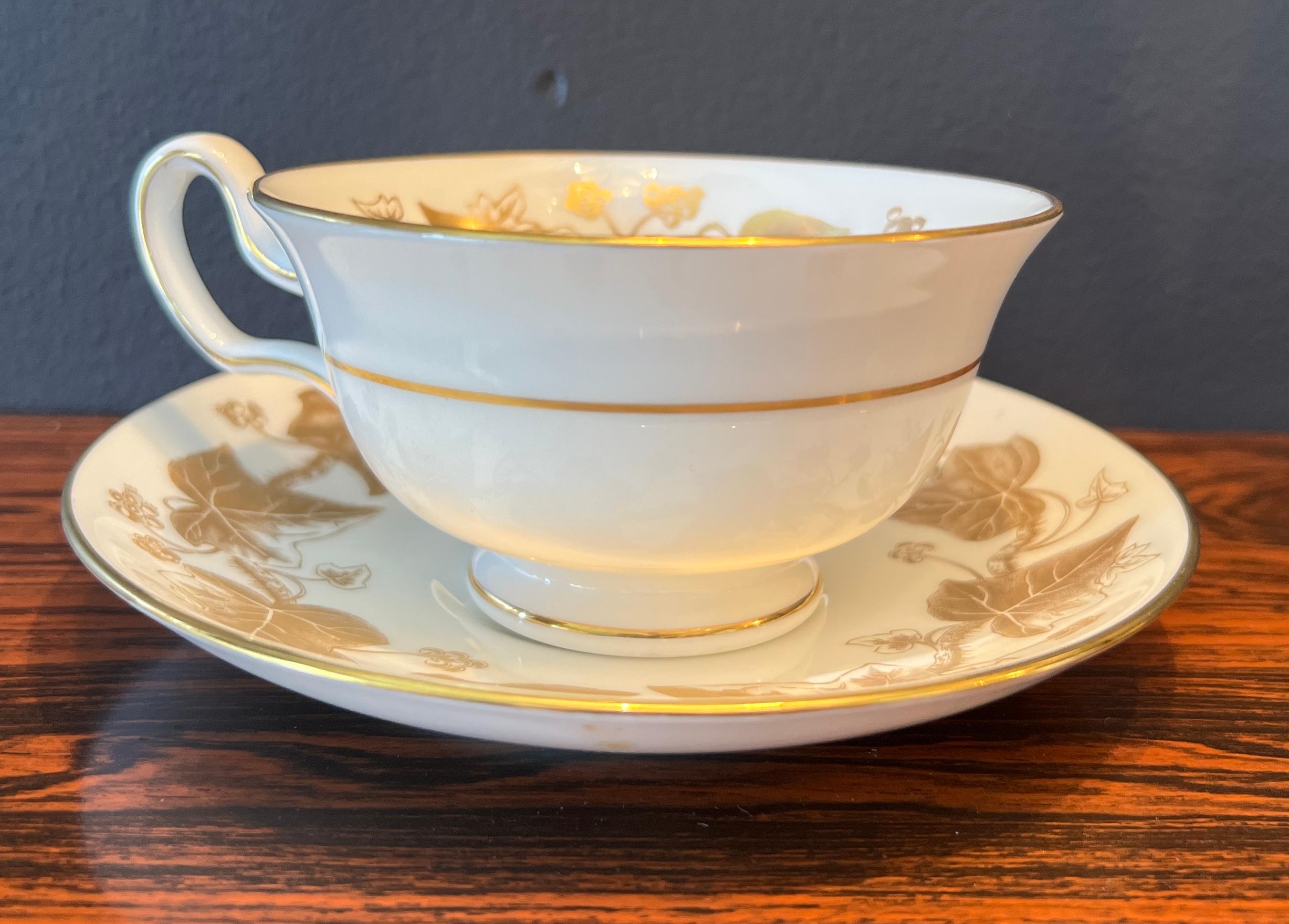 Set of Wedgewood Bone China - Pattern: Gold Leaf Ivy Circa 1970 7