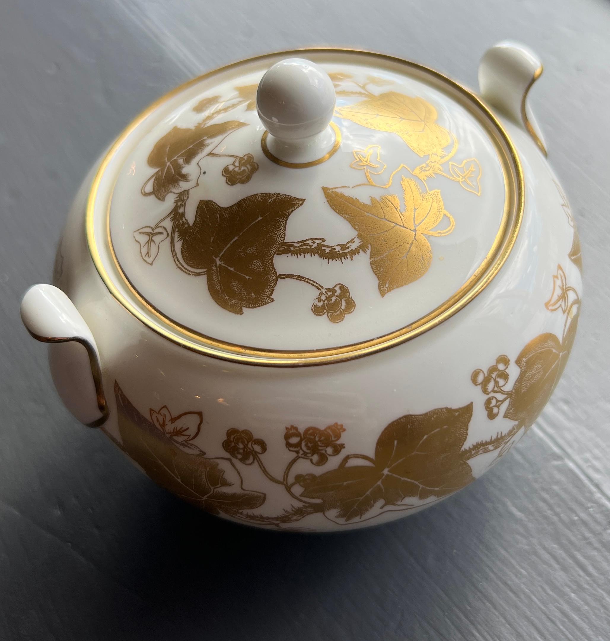 Set of Wedgewood Bone China - Pattern: Gold Leaf Ivy Circa 1970 10