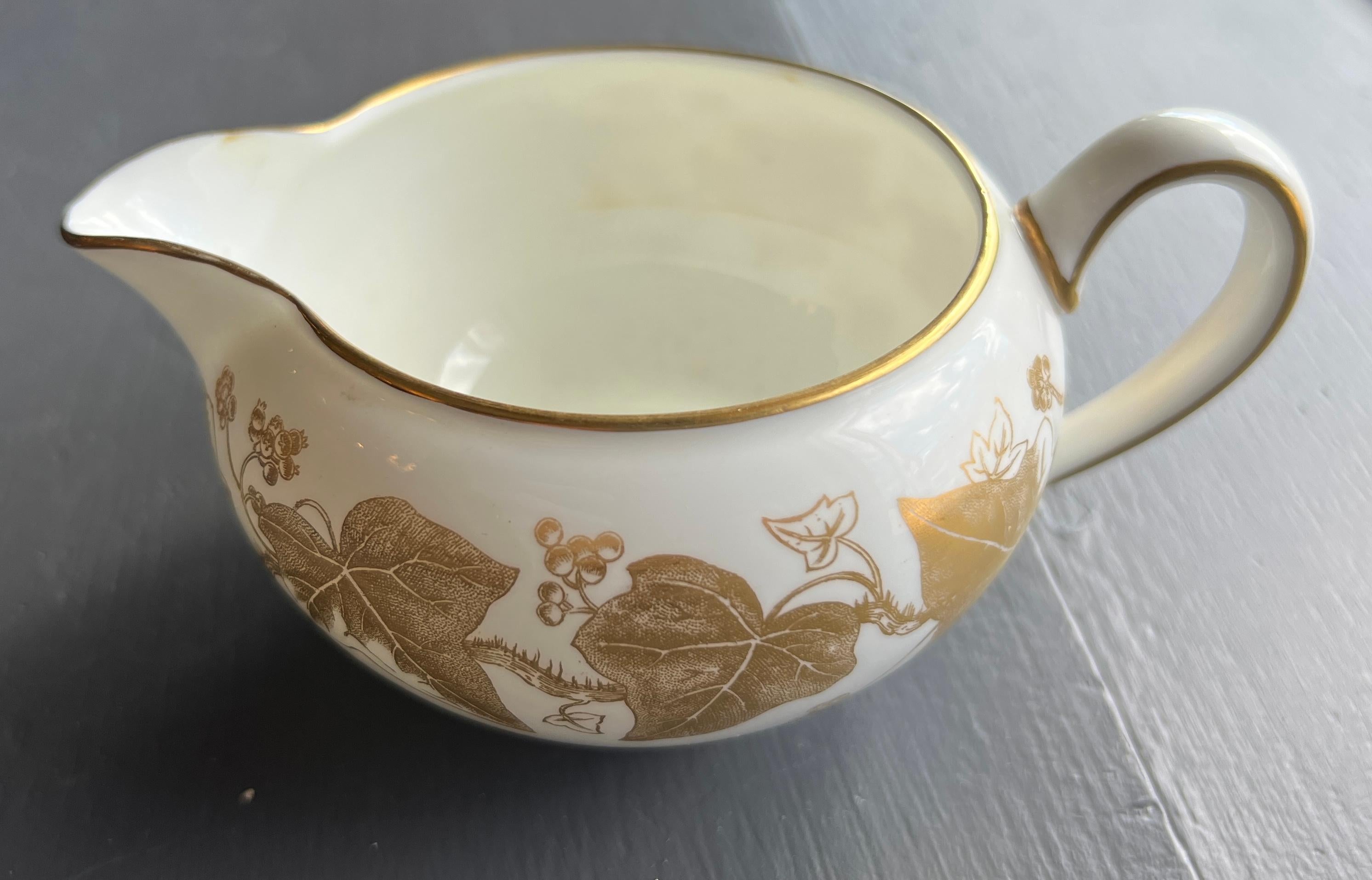Set of Wedgewood Bone China - Pattern: Gold Leaf Ivy Circa 1970 12