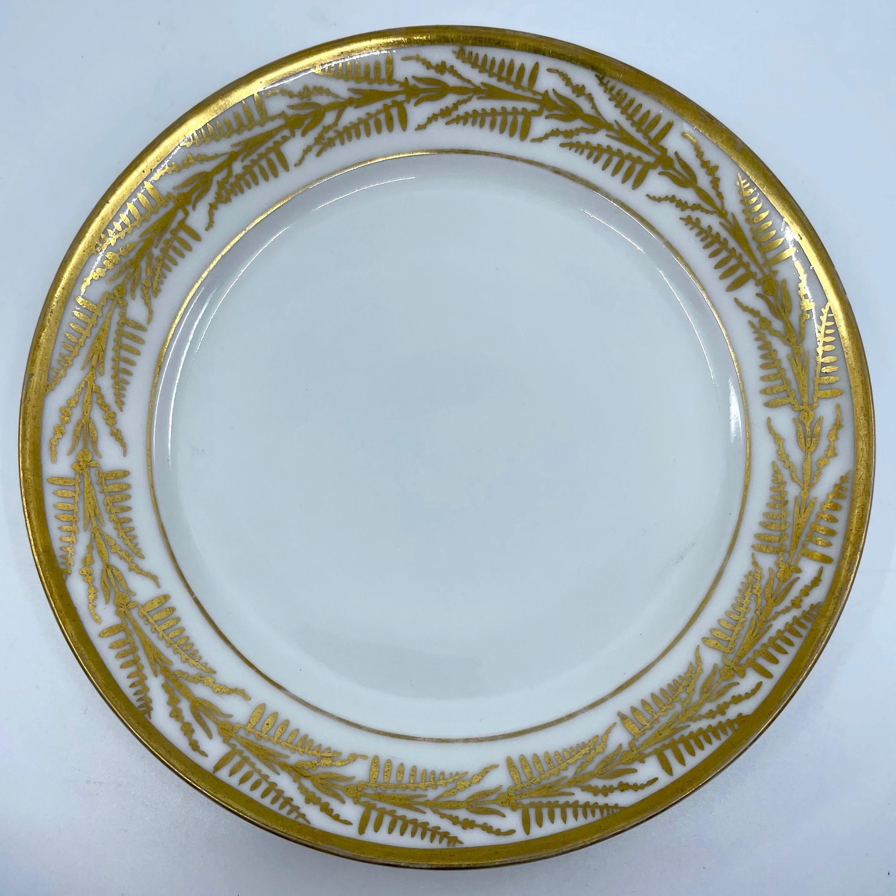 Set of Six White and Gold Empire Plates In Good Condition For Sale In New York, NY