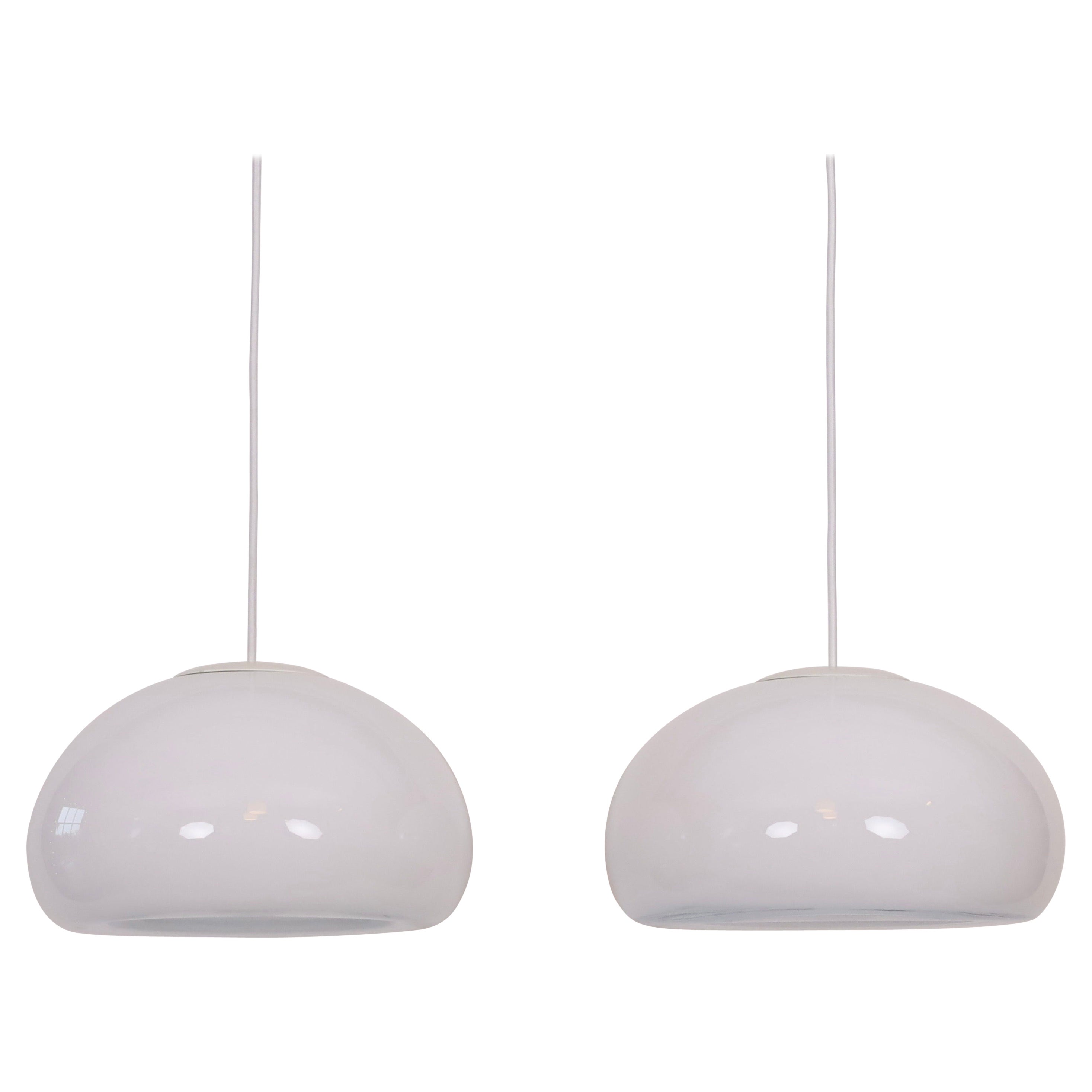 Ensemble de lampes suspendues en verre blanc par Per Lütken pour Holmegaard, années 1980, Danemark