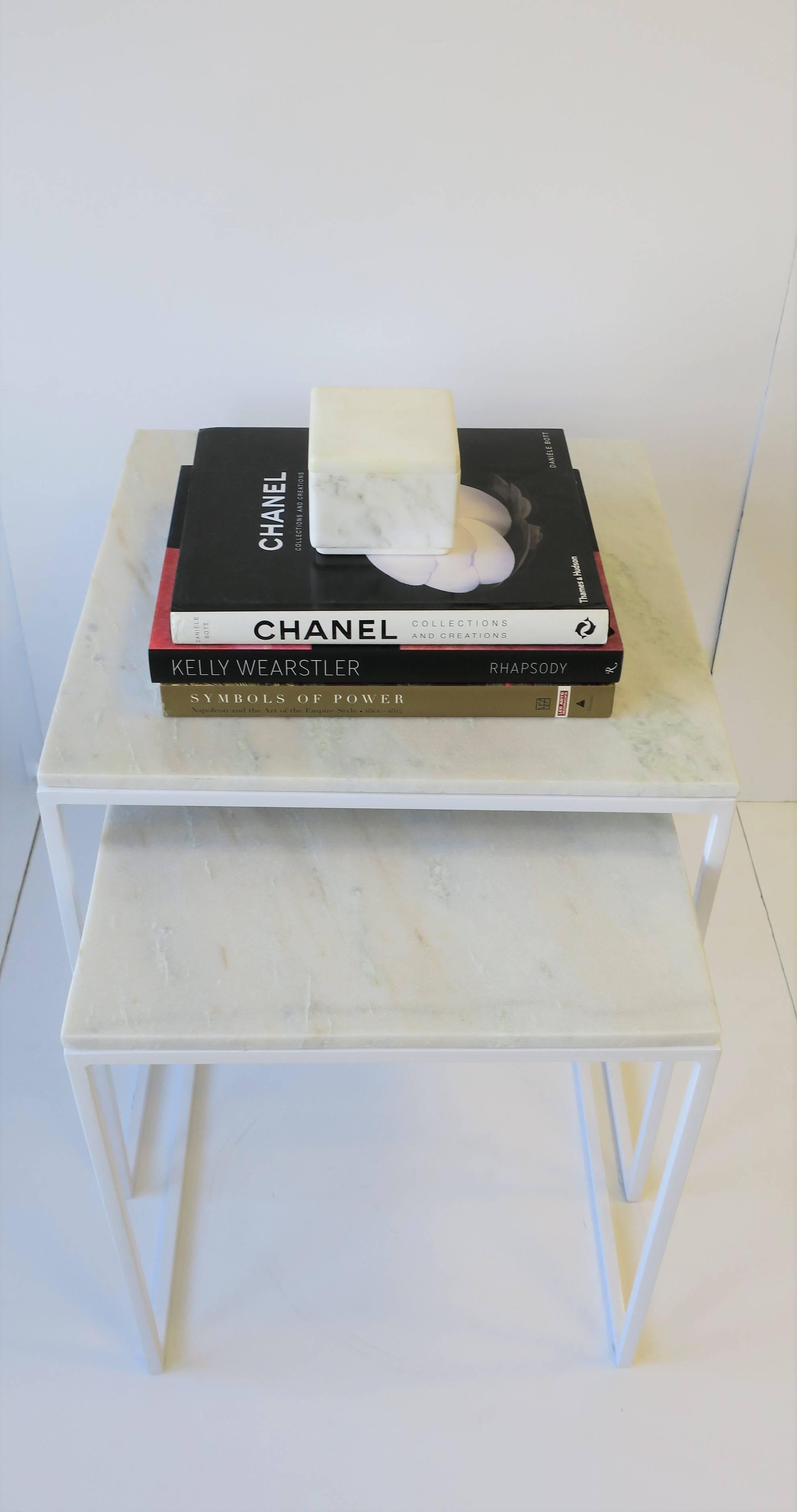 White Marble Nesting End Tables, Pair  In Good Condition For Sale In New York, NY