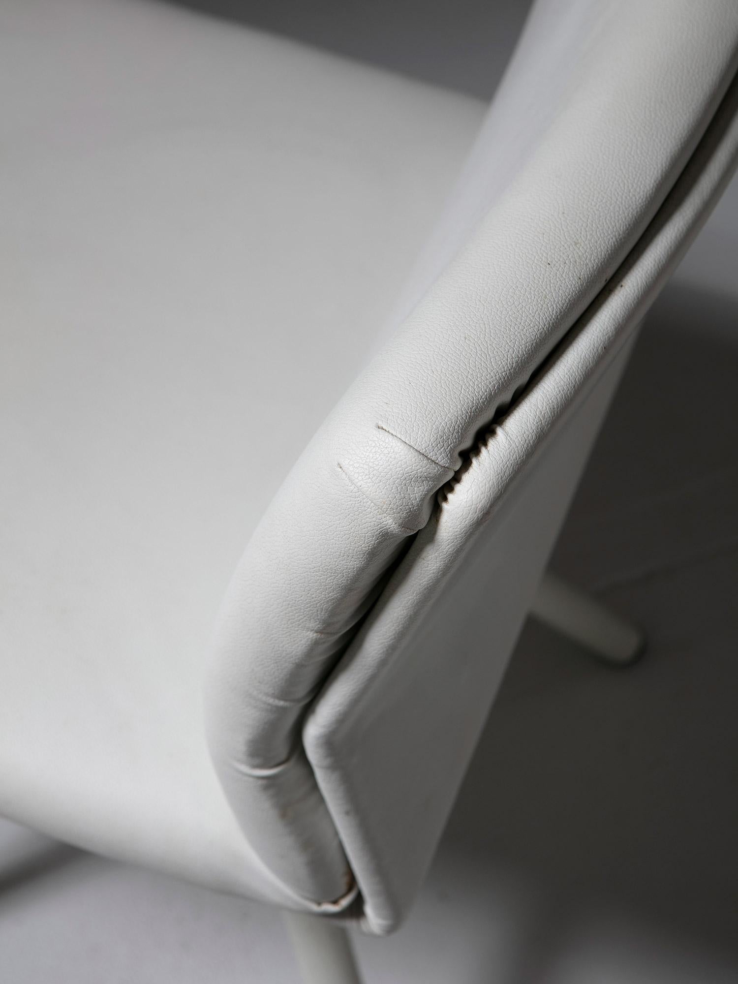 Set of White Leather Dining Chairs, Italy, 1970s For Sale 1