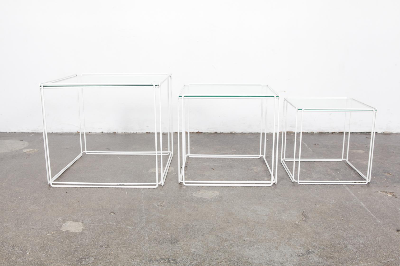Set of white metal 'Isoceles' glass top nesting tables designed by Max Sauze, a french Industrial designer known for his metal lightning designs and furniture, 1970s. Produced by Arrow, France.

Small size: 12